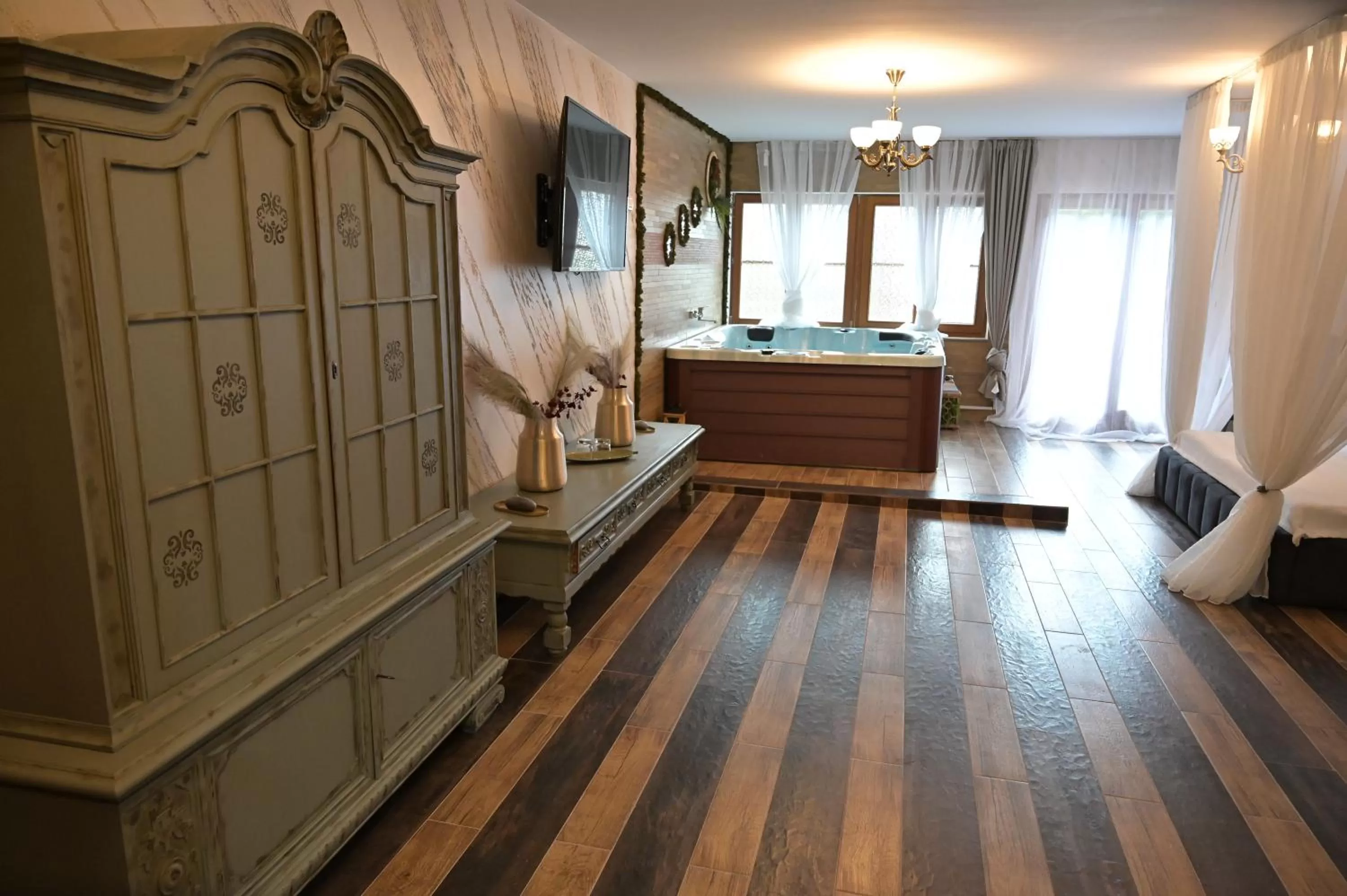 Photo of the whole room in Conacul Radacinilor