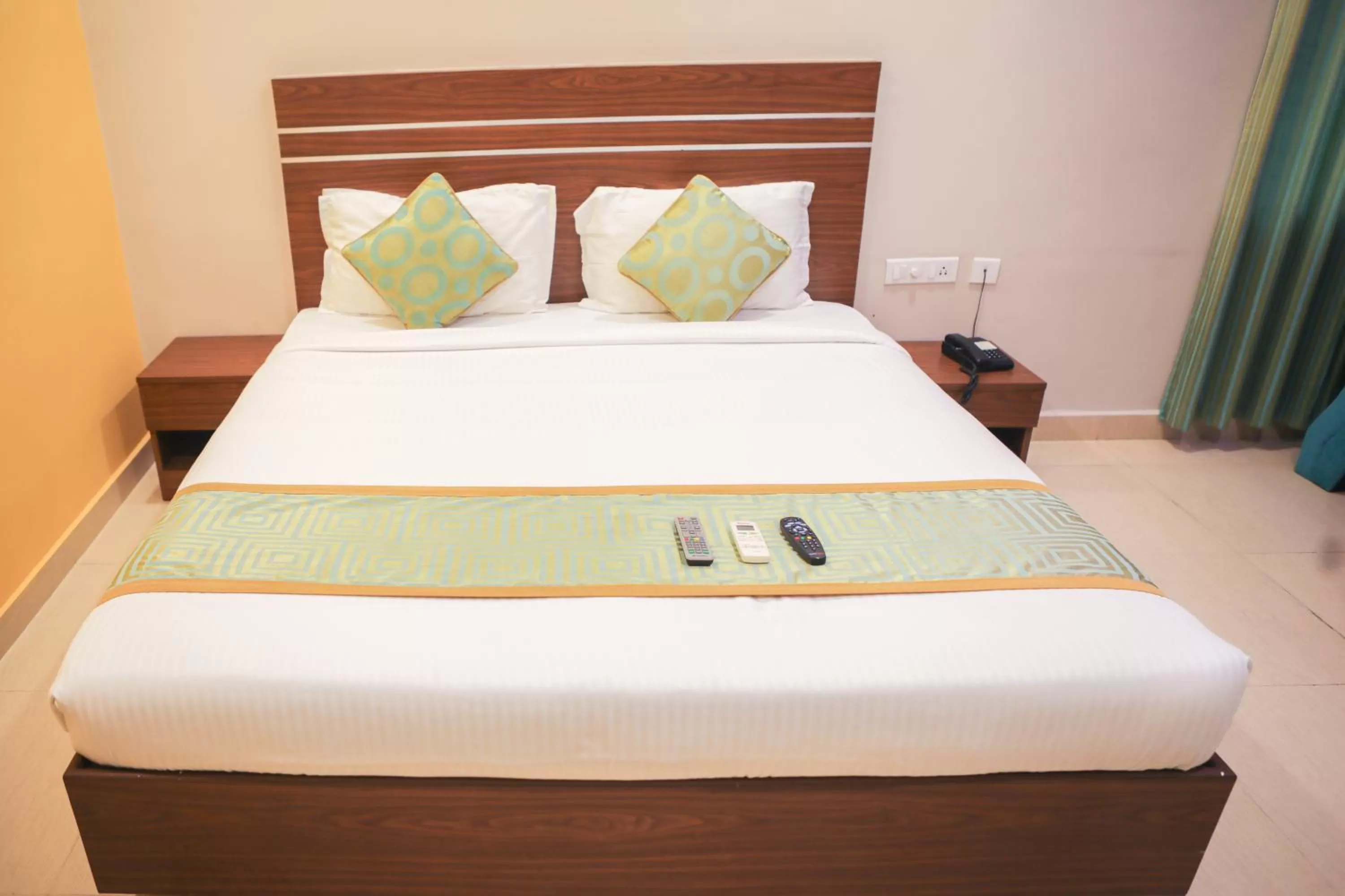 Bed in Hotel Golden Leaves