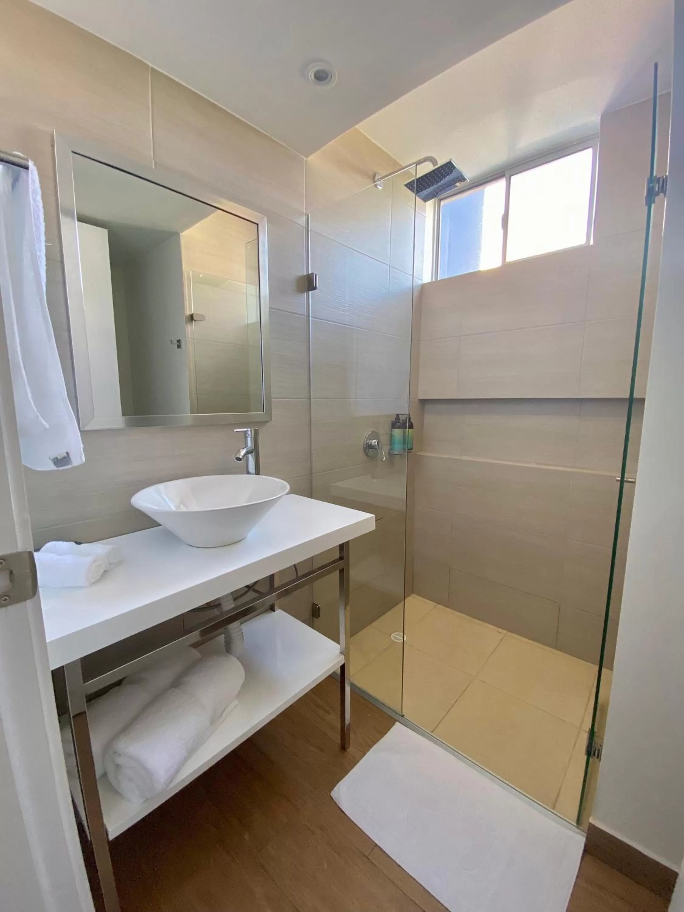 Bathroom in Wyndham Garden Cartagena