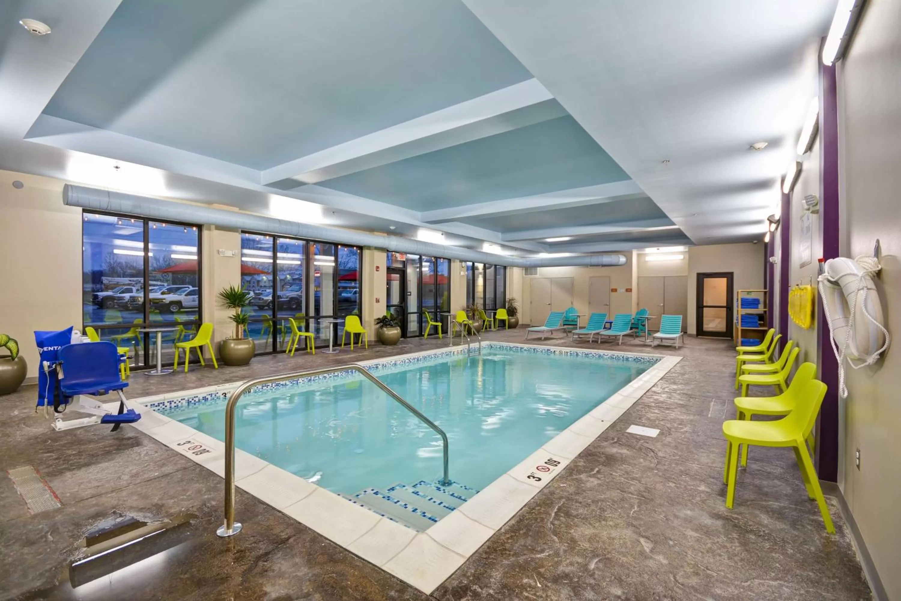 Pool view in Home2 Suites By Hilton Columbus Airport East Broad