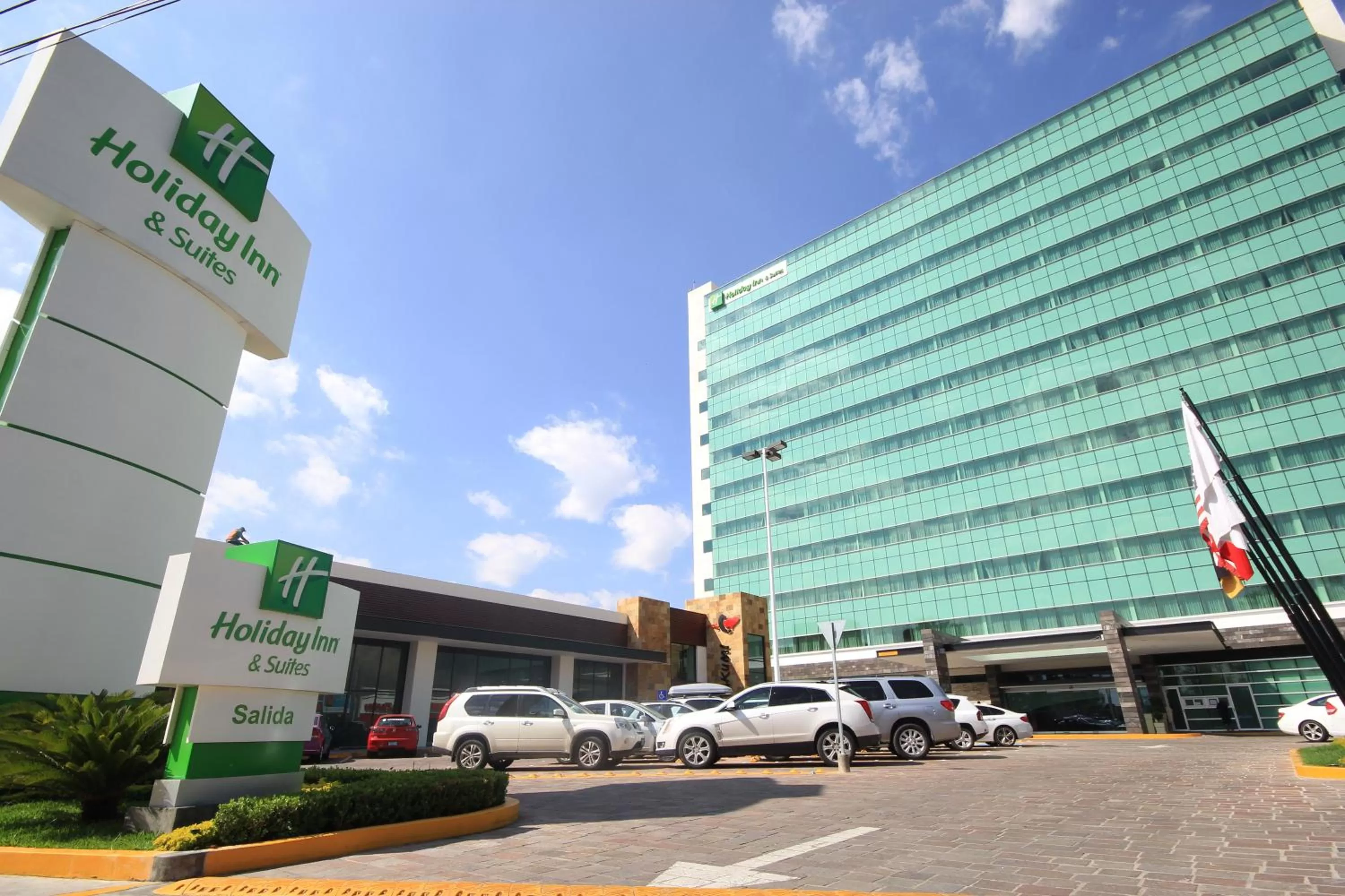 Property building in Holiday Inn & Suites Plaza Mayor by IHG