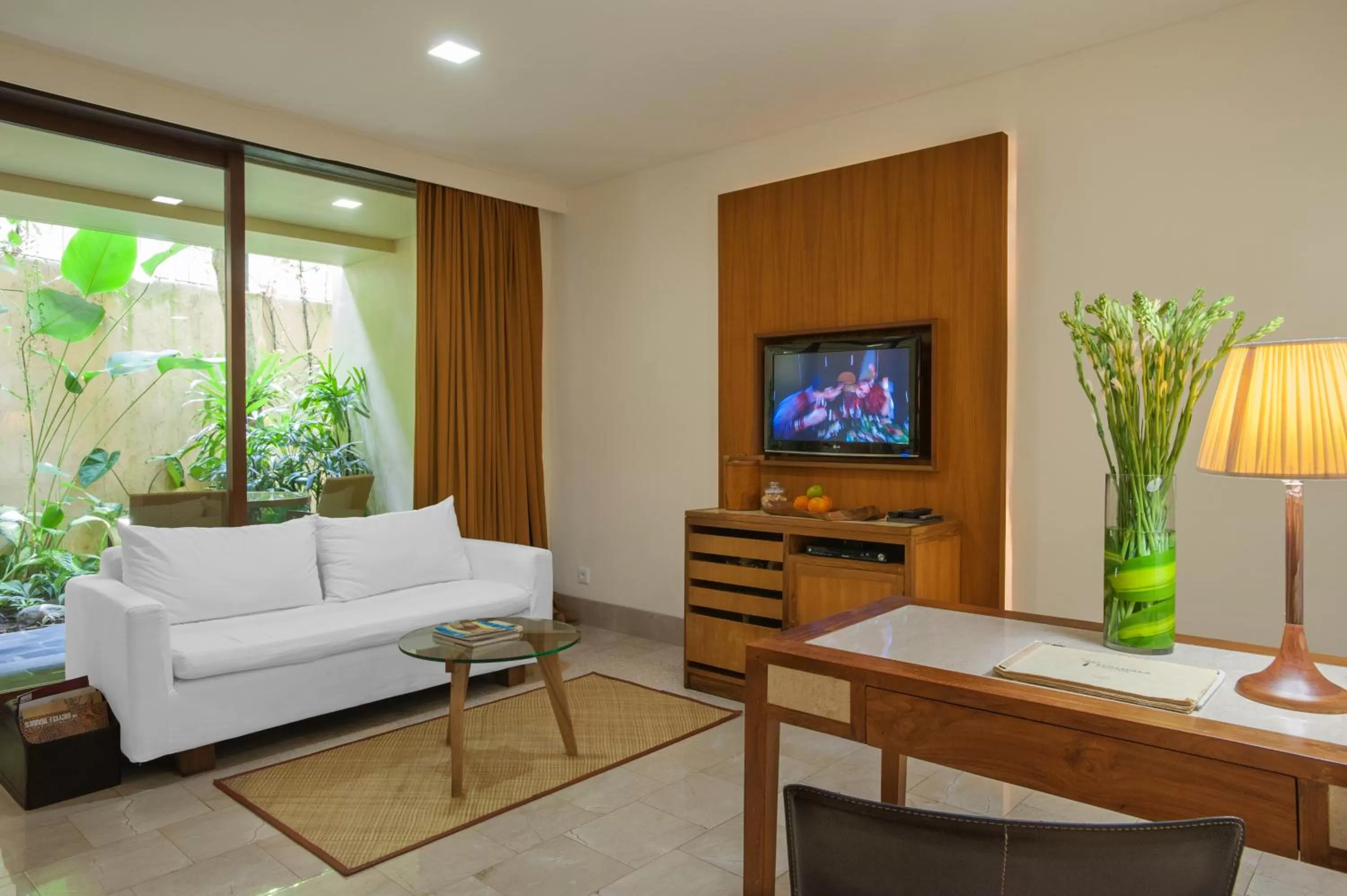 TV and multimedia in Komaneka at Rasa Sayang Ubud