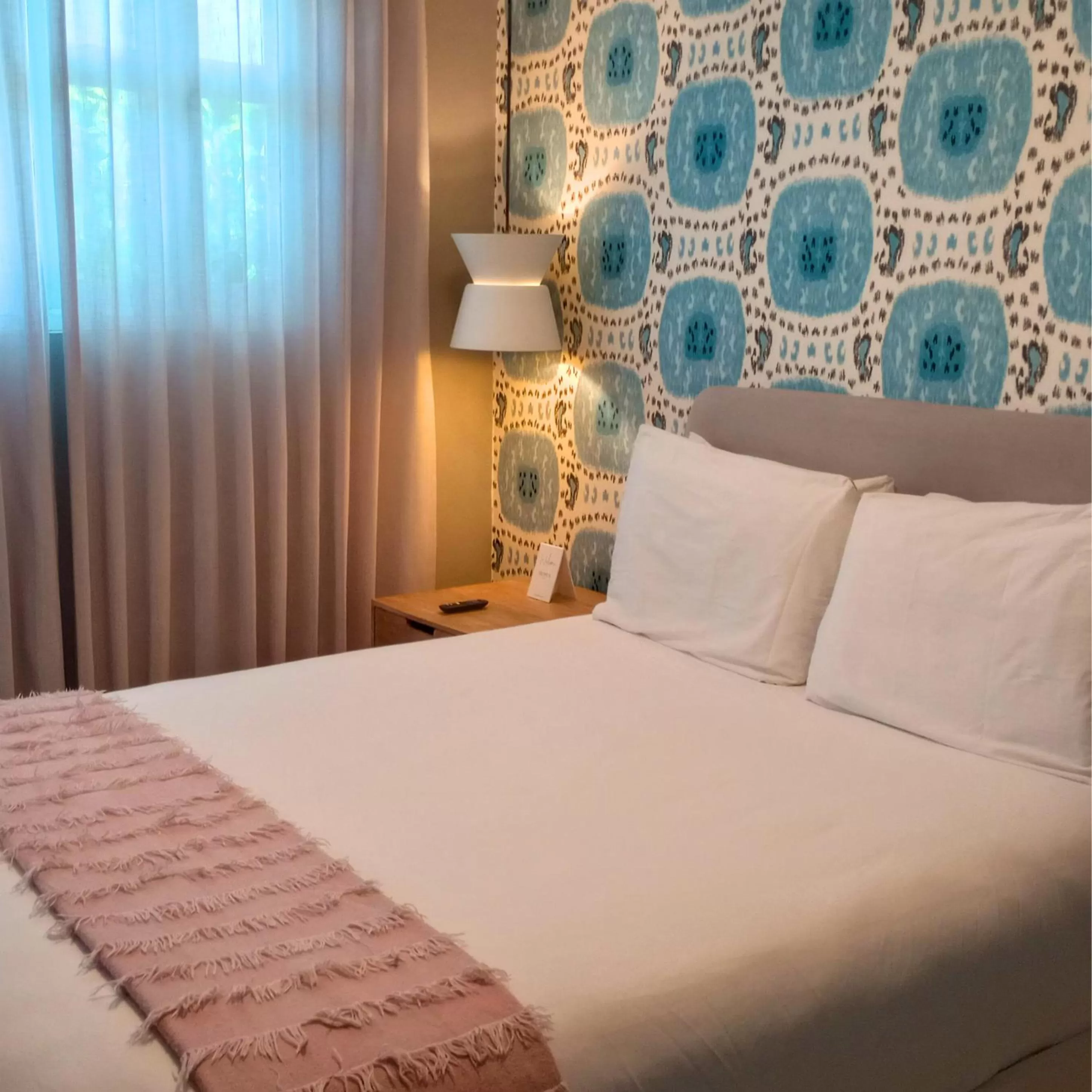 Bed in Trópica Beach Hotel