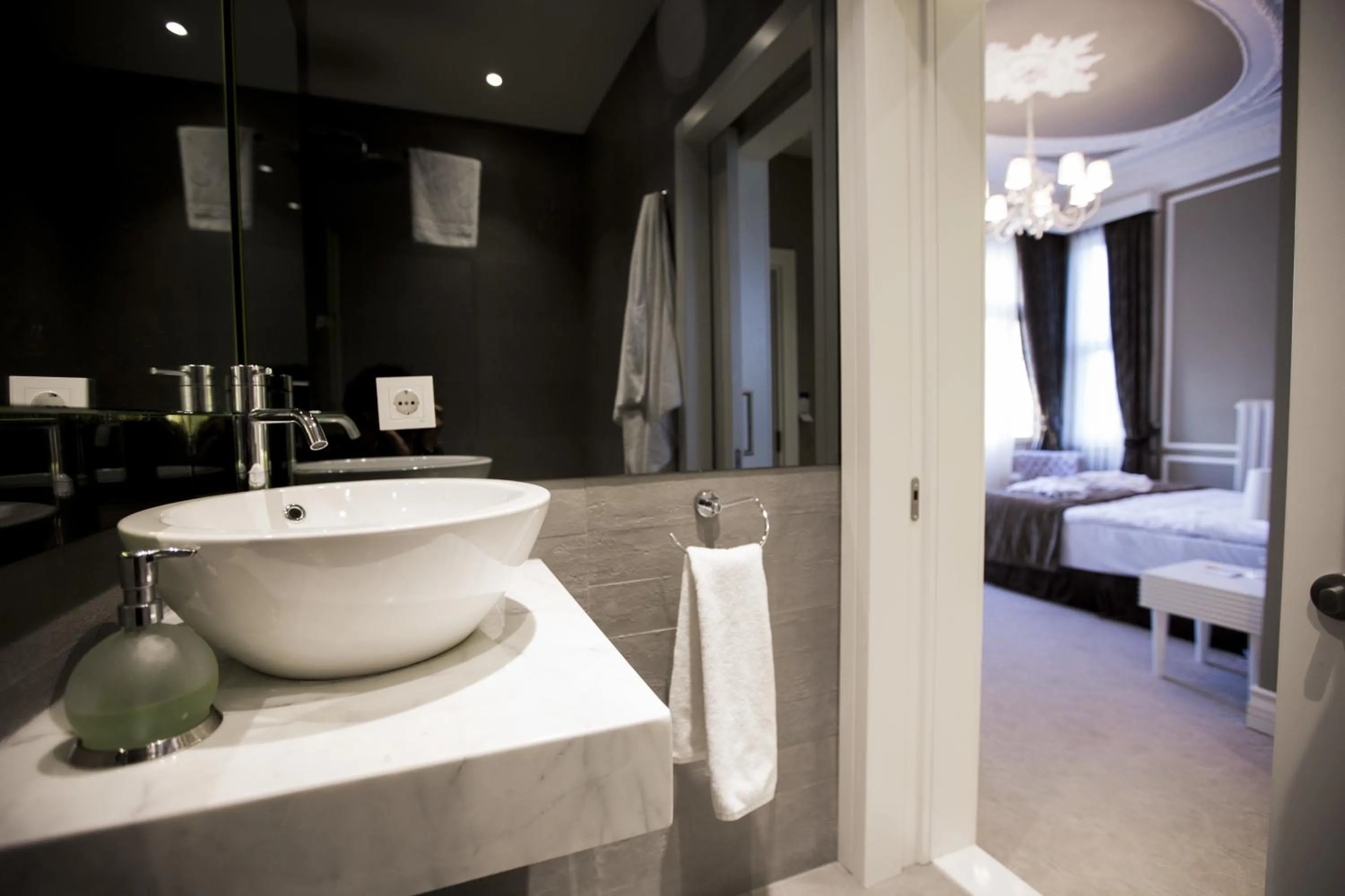 Bathroom, Bed in Triada Hotel Taksim - Special Category