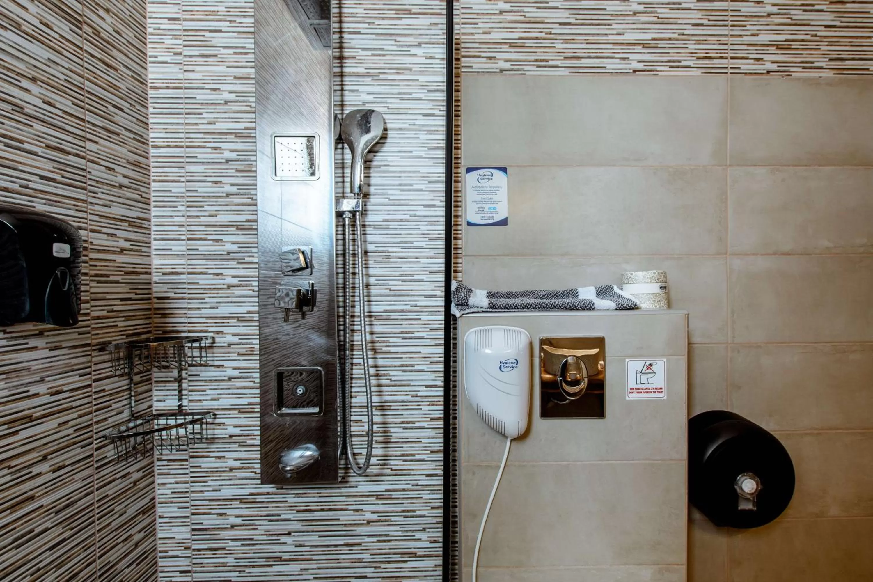 Shower in Deluxe Suites