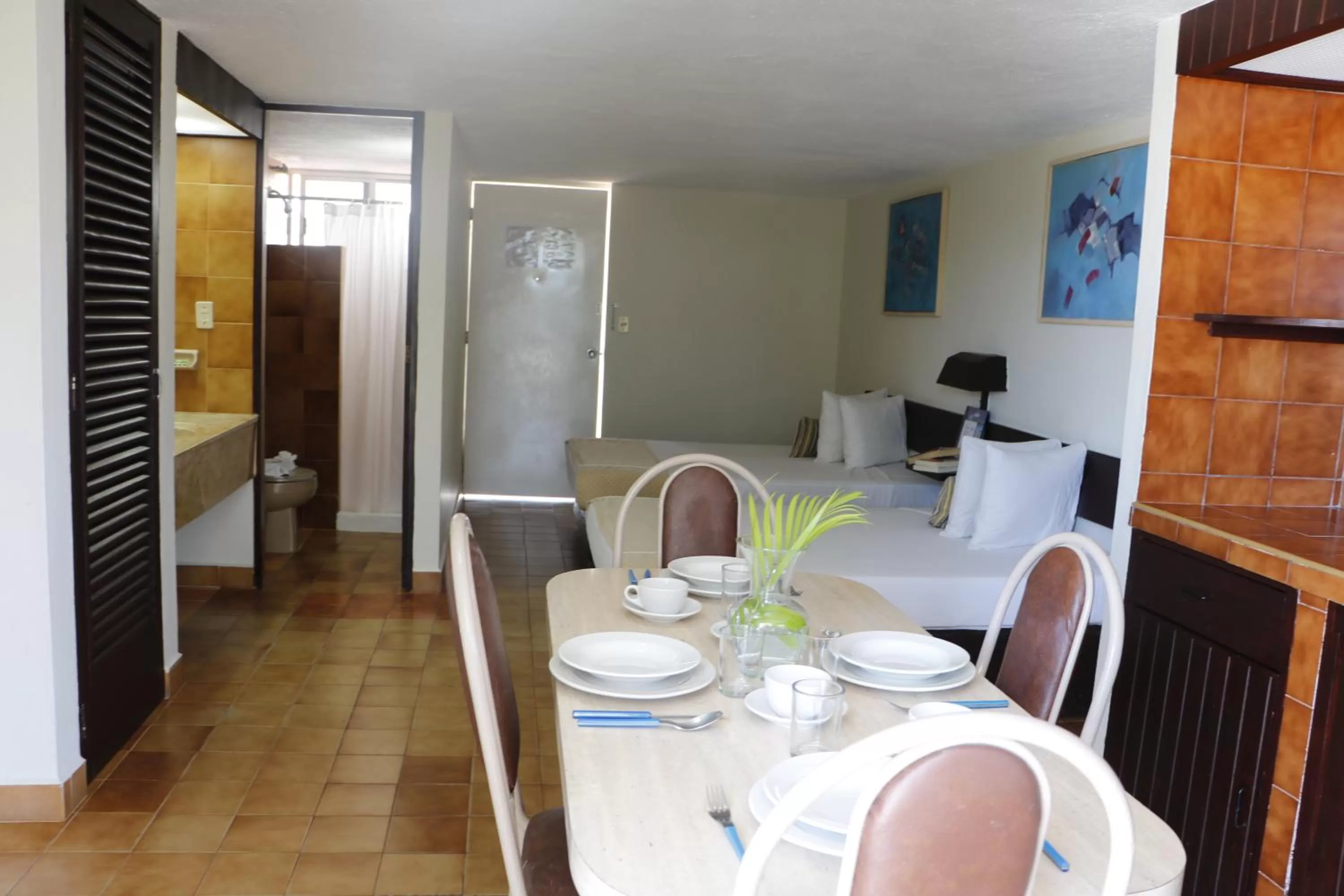Dining area in Alba Suites Acapulco