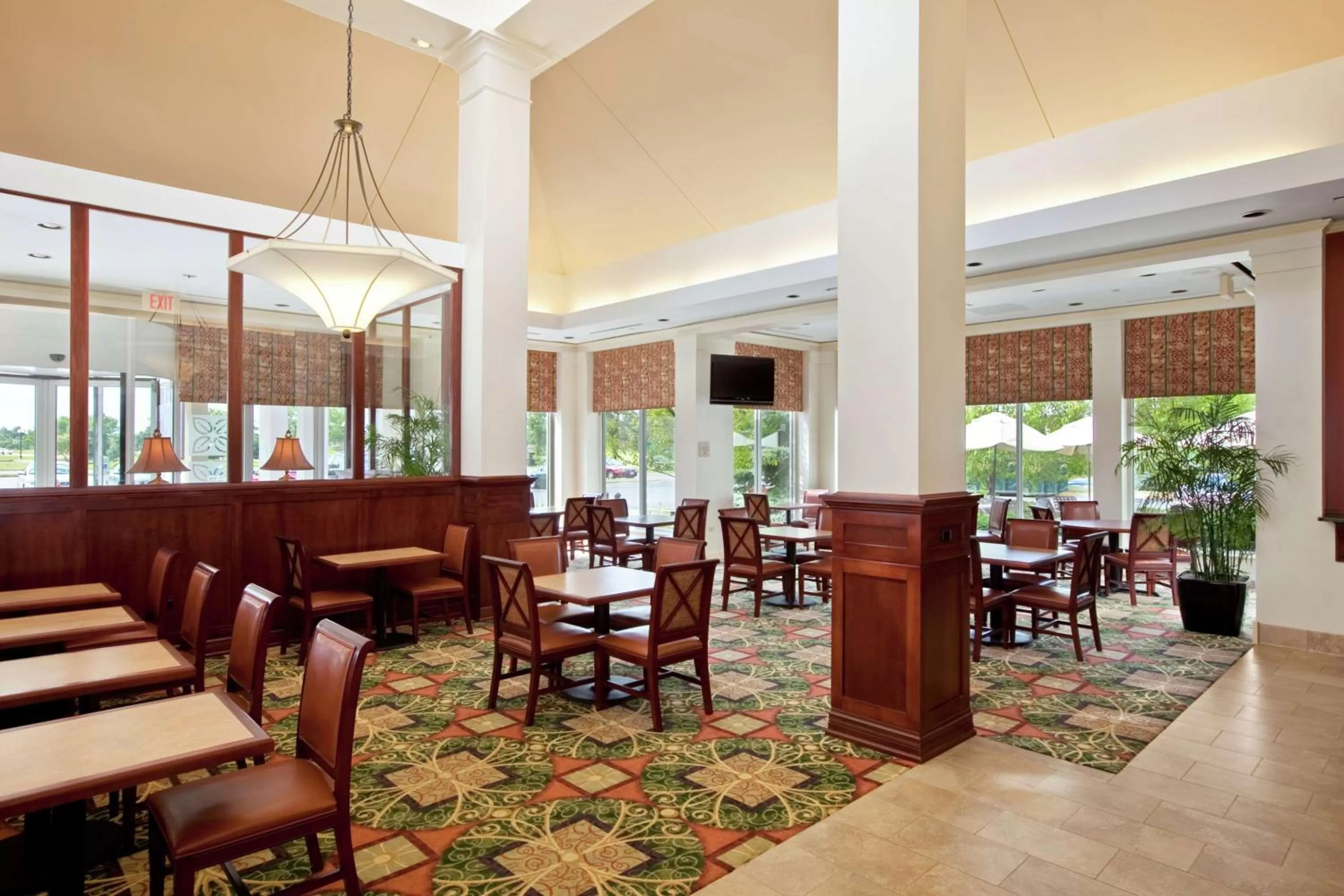 Restaurant/places to eat in Hilton Garden Inn Oakbrook Terrace