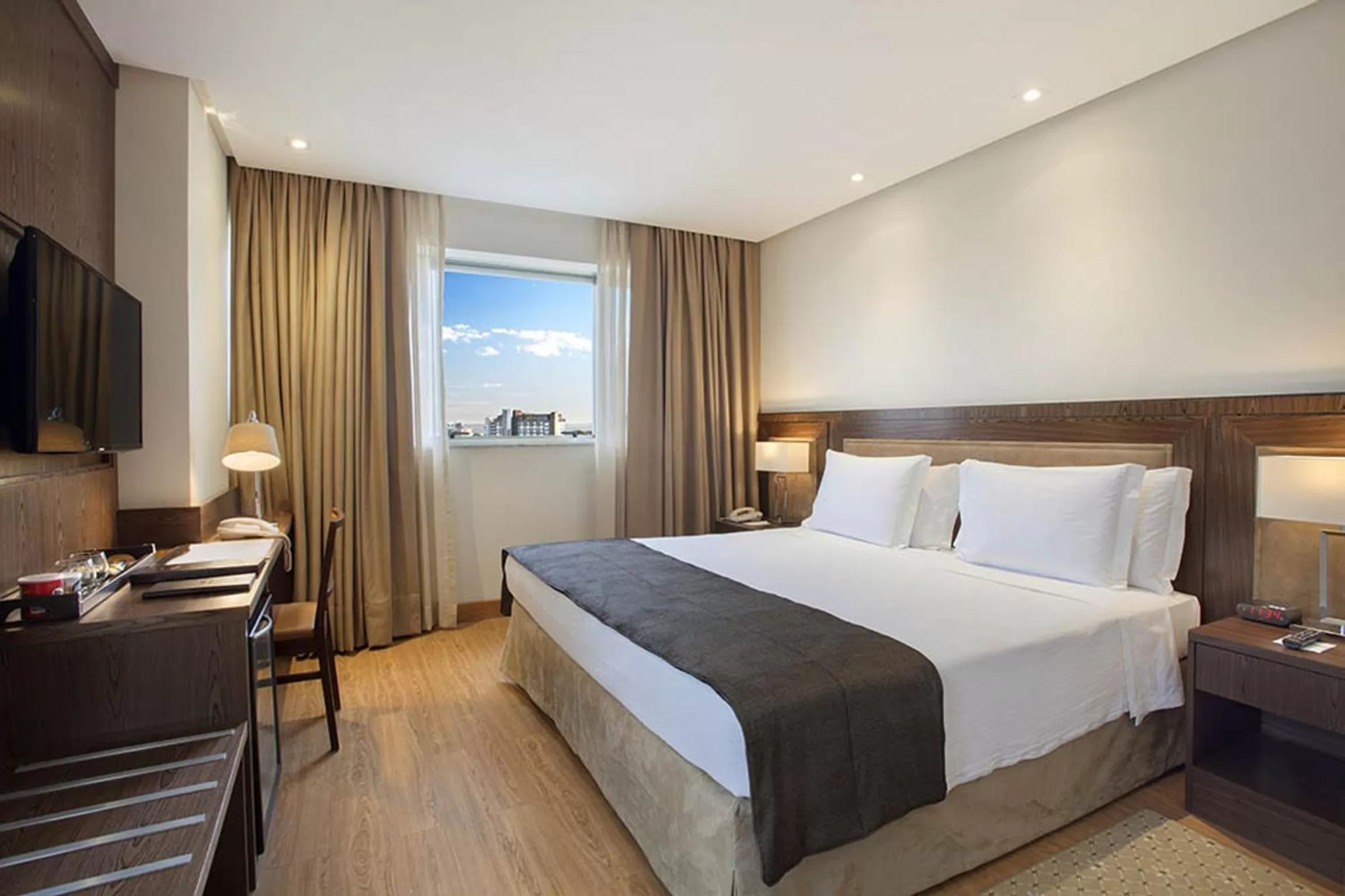 Photo of the whole room, Bed in Windsor Brasilia Hotel