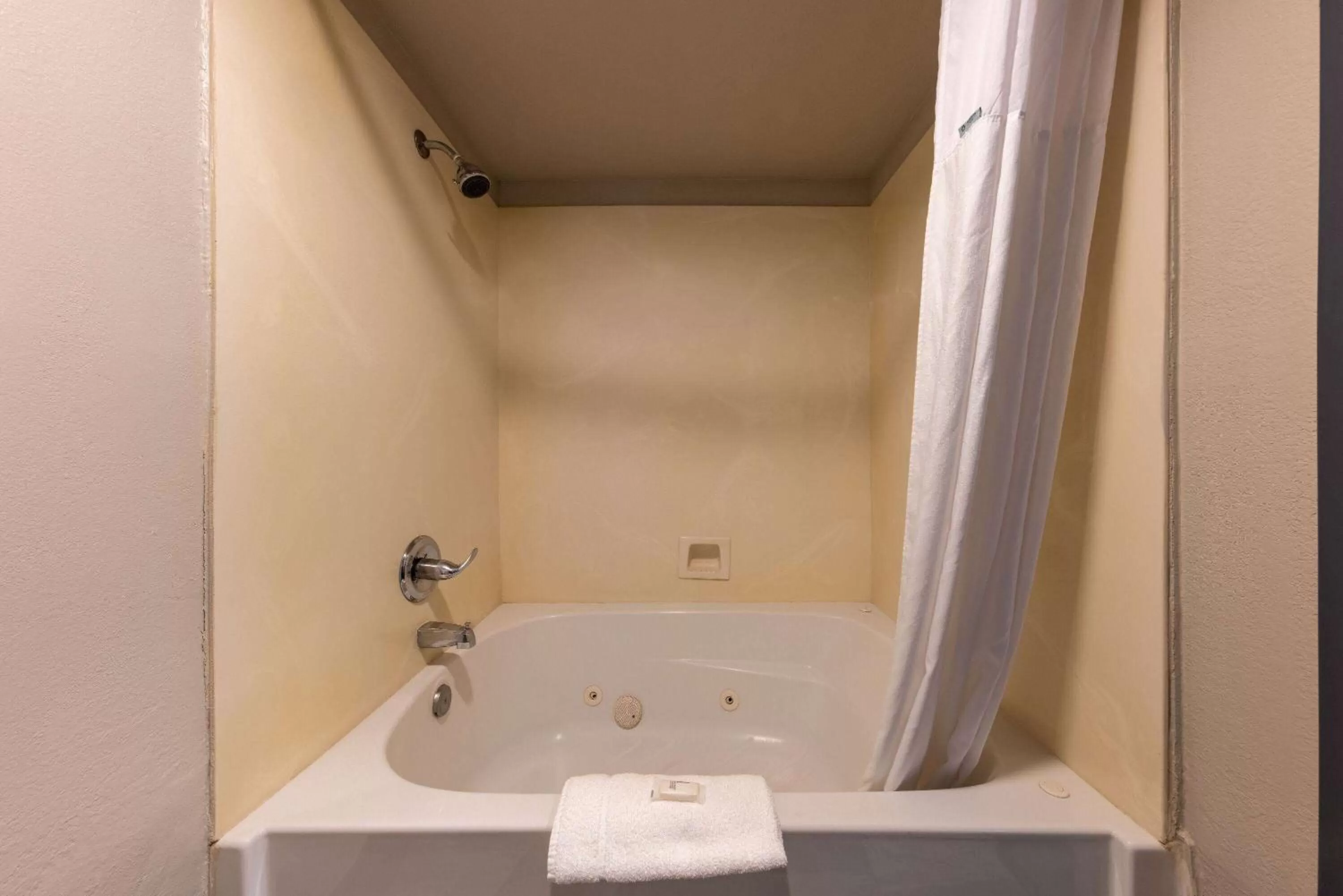 Photo of the whole room in Days Inn by Wyndham Lathrop