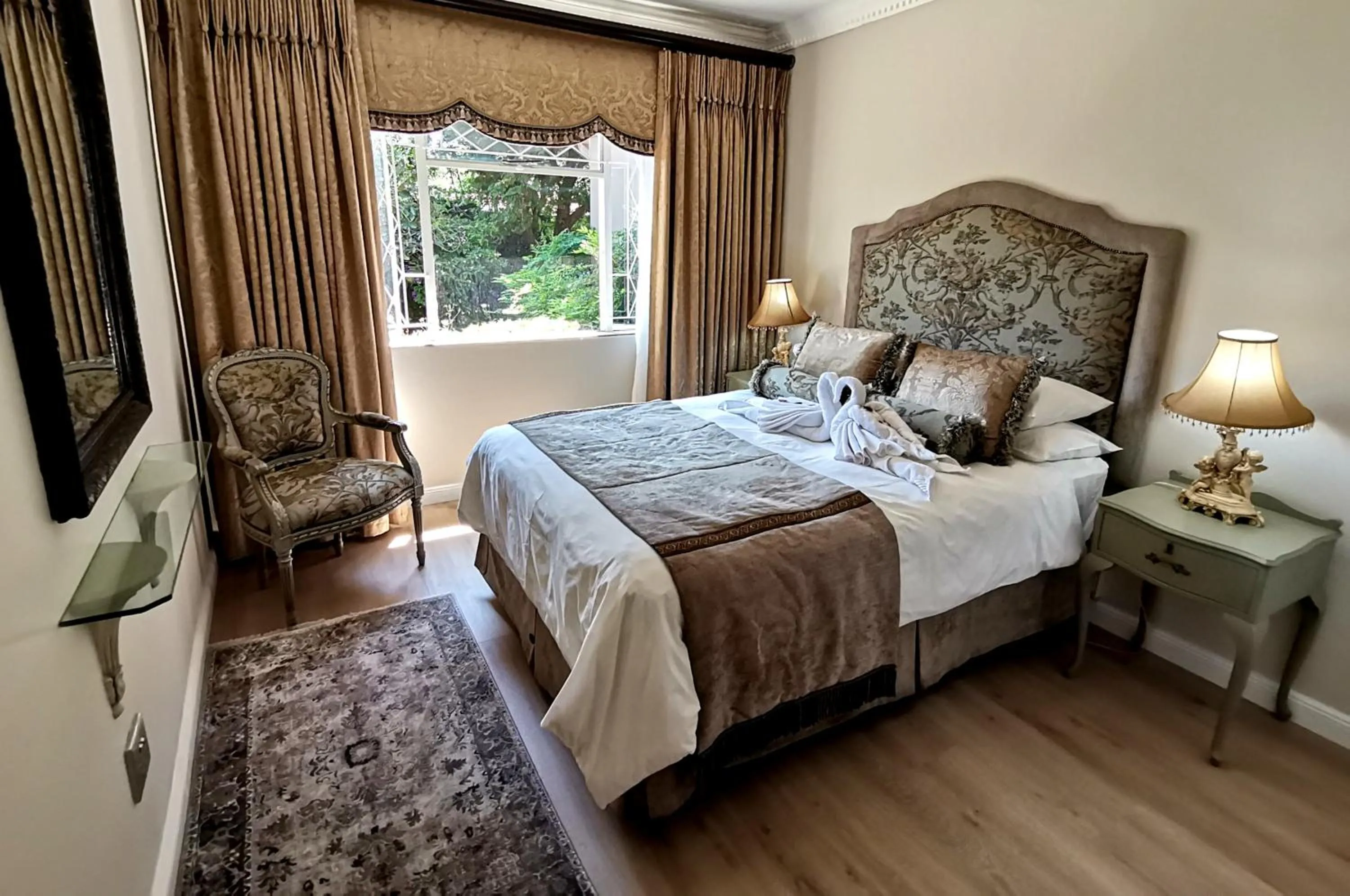 Bedroom, Bed in Royal Ridge Guesthouse