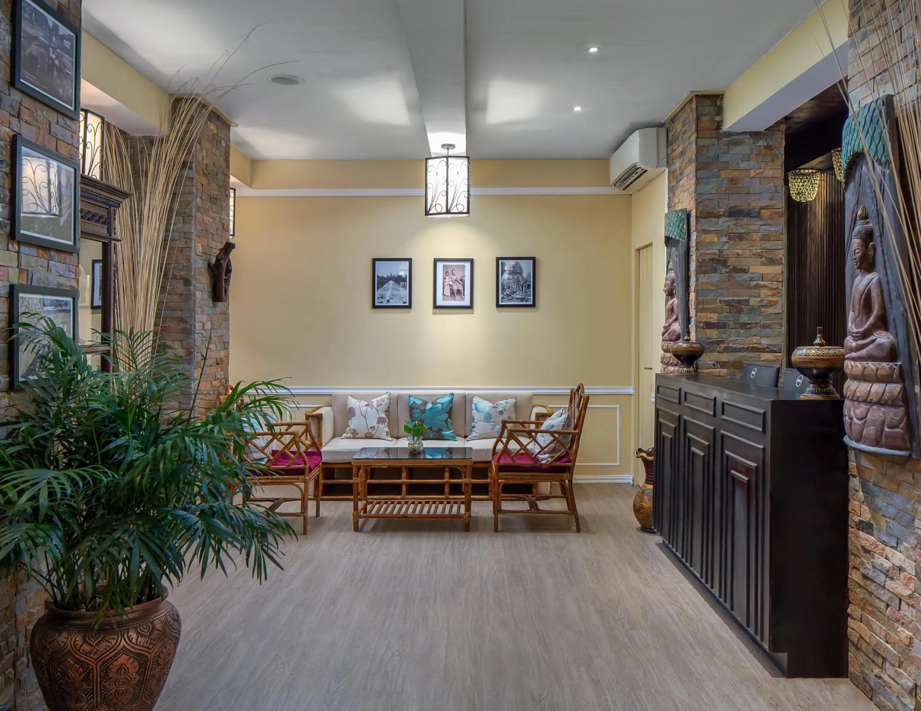 Lobby or reception in Botum Palace Hotel