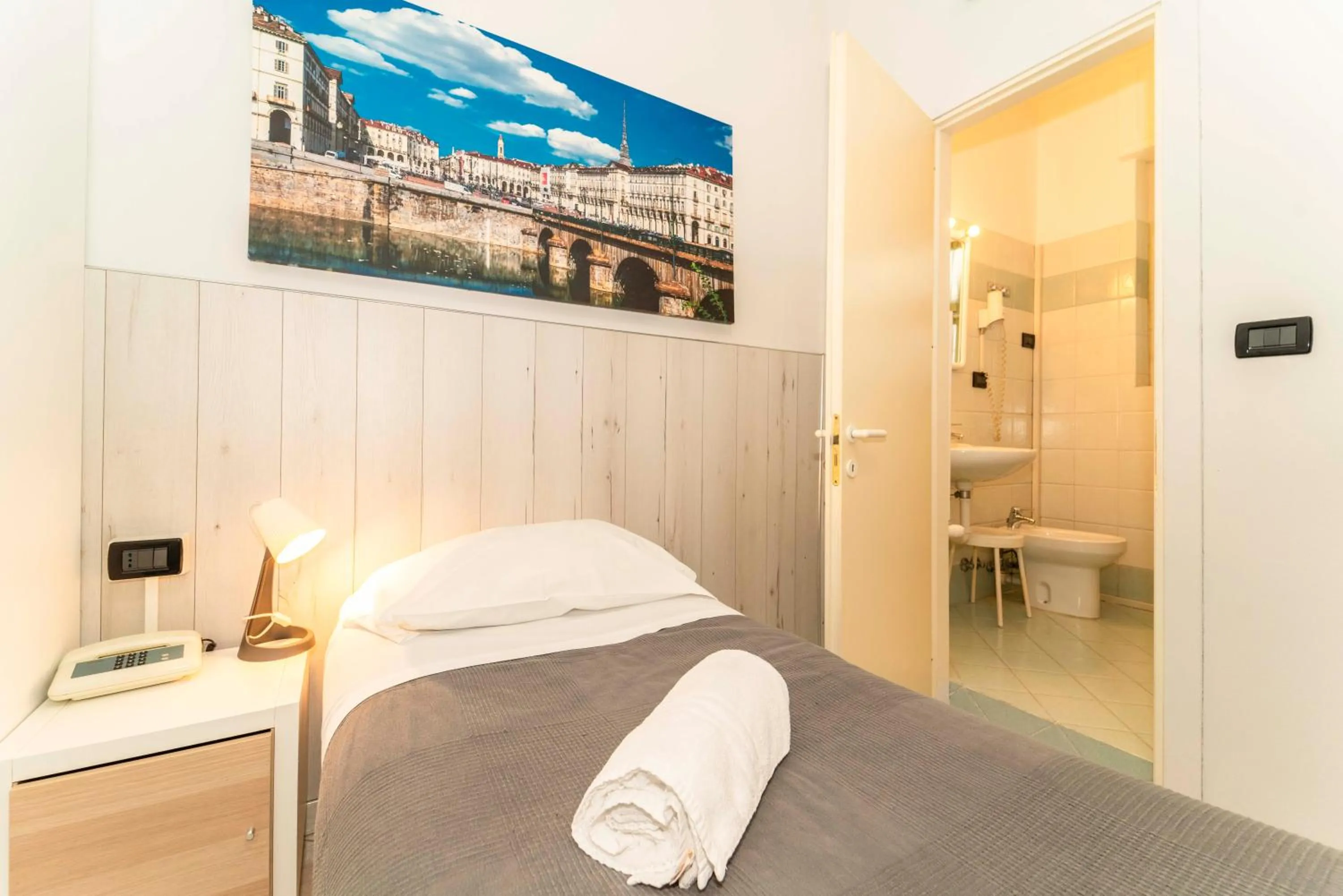 Bed in Hotel Cristallo Torino