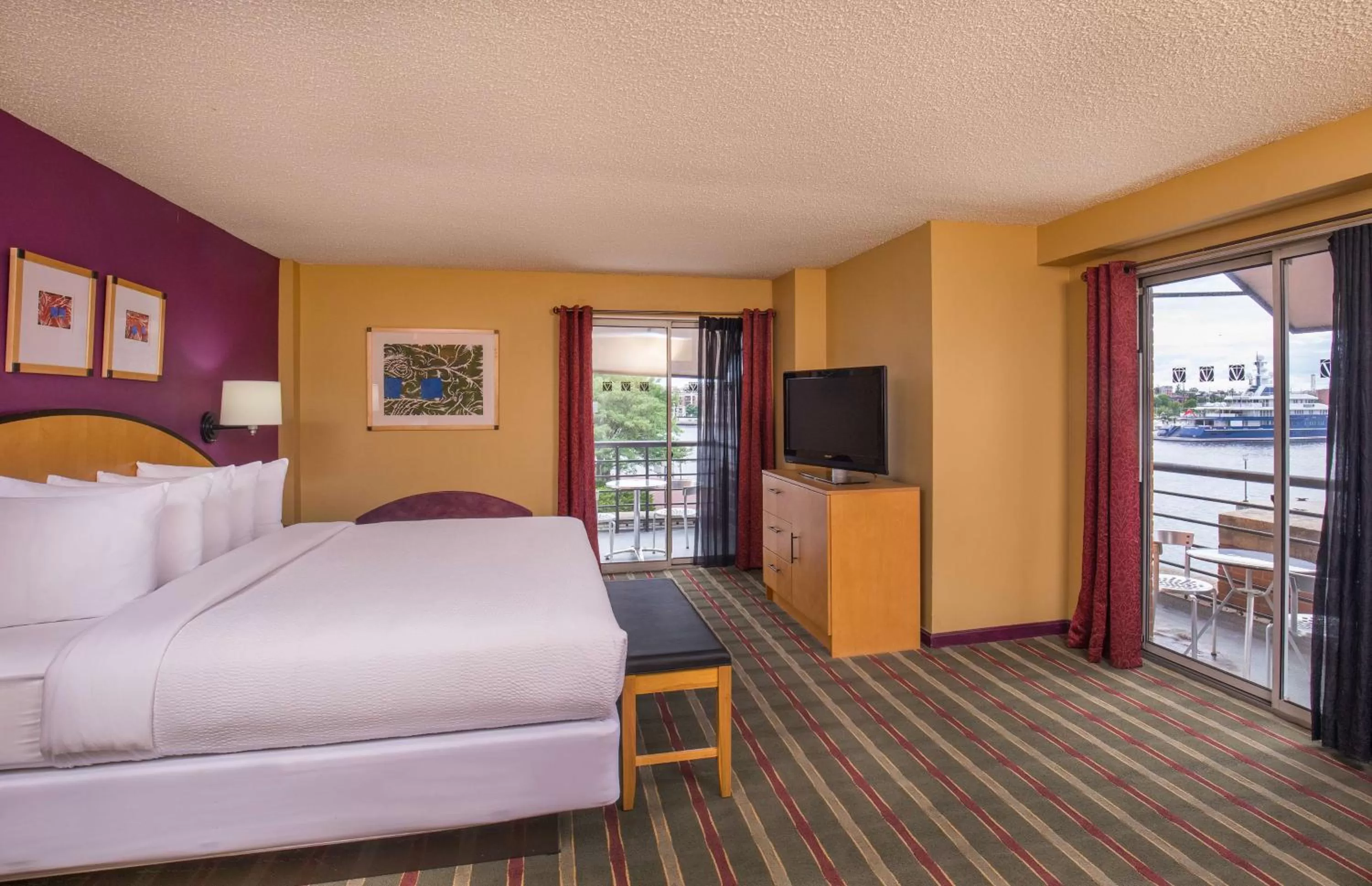 King Room with Balcony and Harbor View in Pier 5 Hotel Baltimore