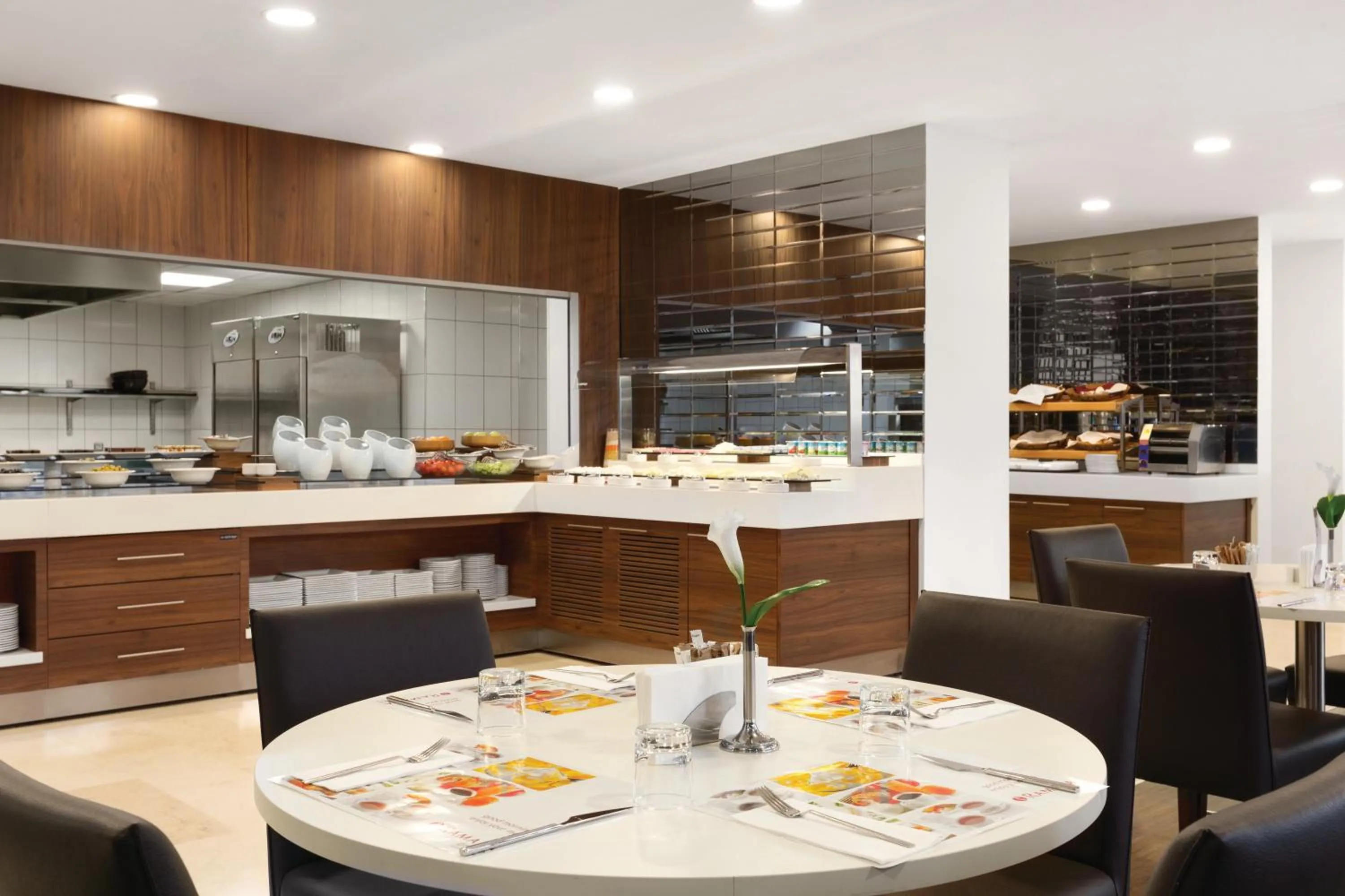 Restaurant/places to eat in Ramada Encore Istanbul Kartal