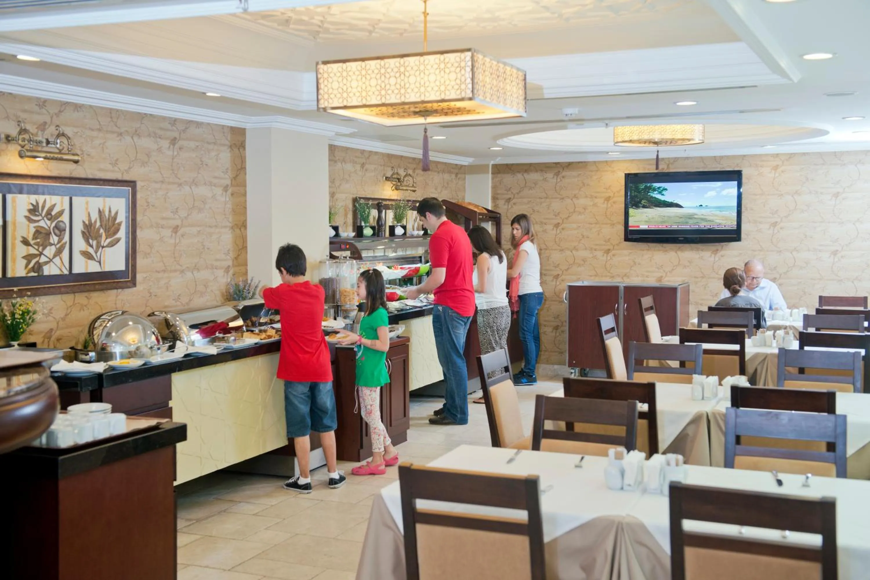 Restaurant/places to eat in Emporium Hotel