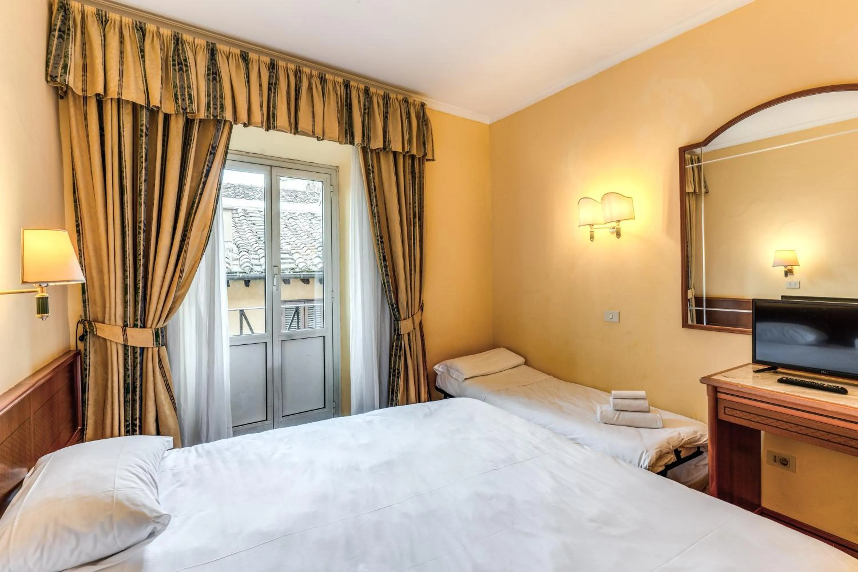 Photo of the whole room in Hotel Pomezia