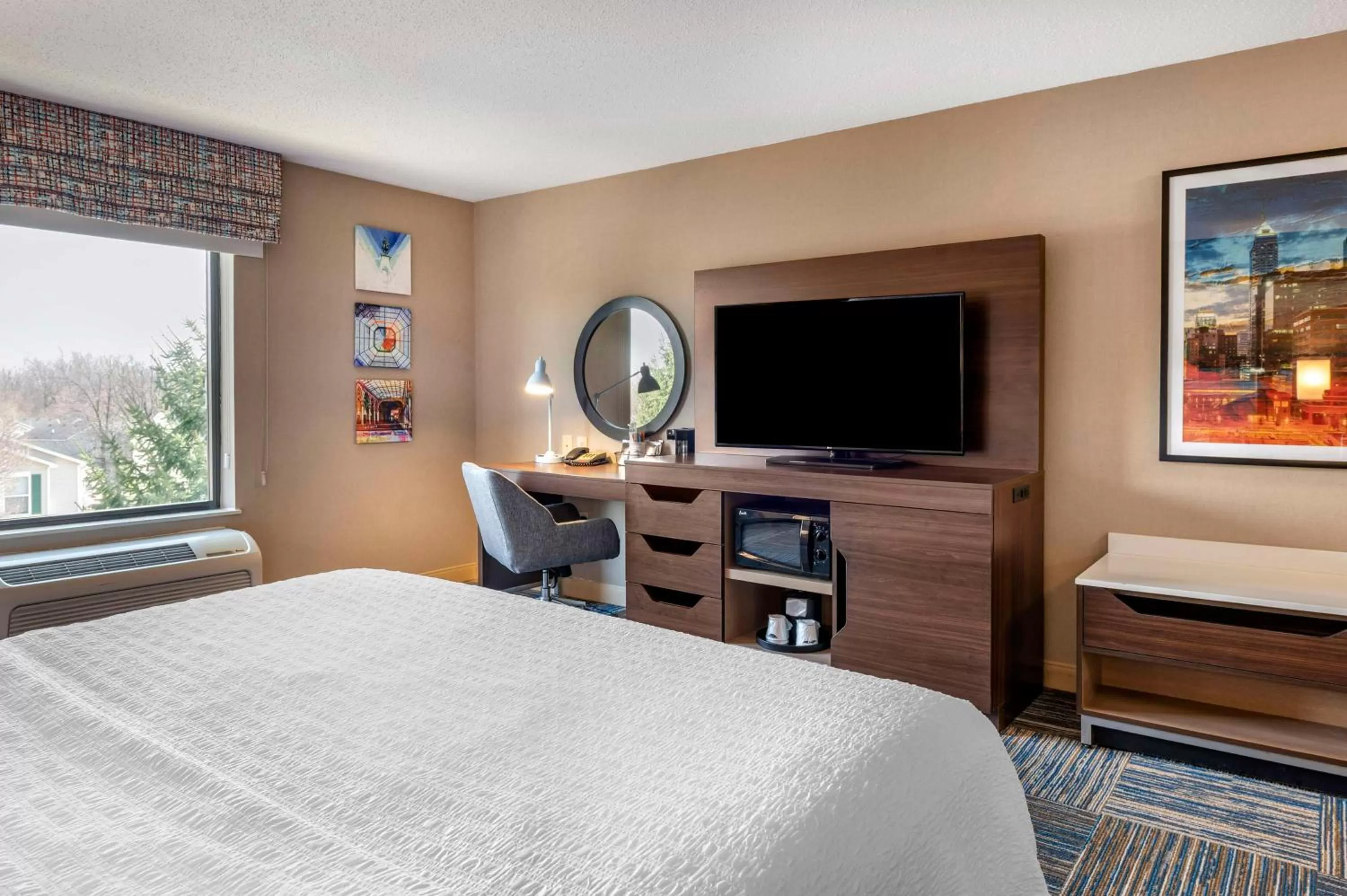 Bedroom, Bed in Hampton Inn Greenfield