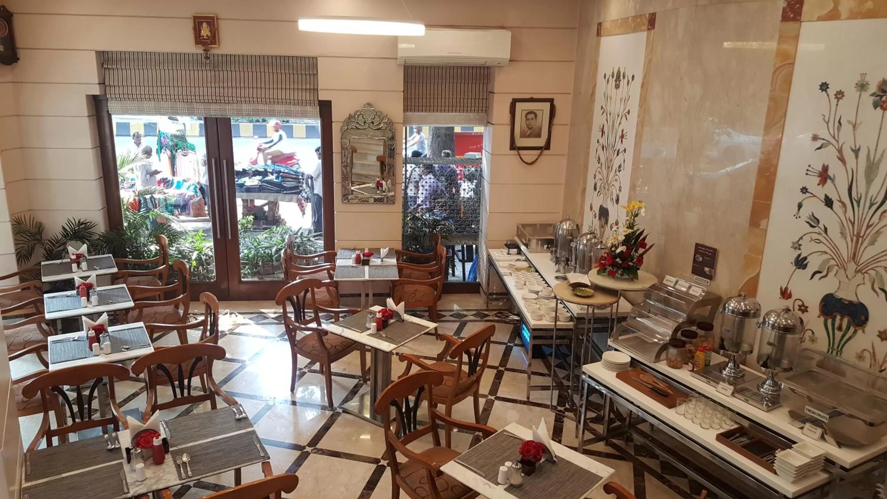 Restaurant/places to eat in Residency Hotel Fort