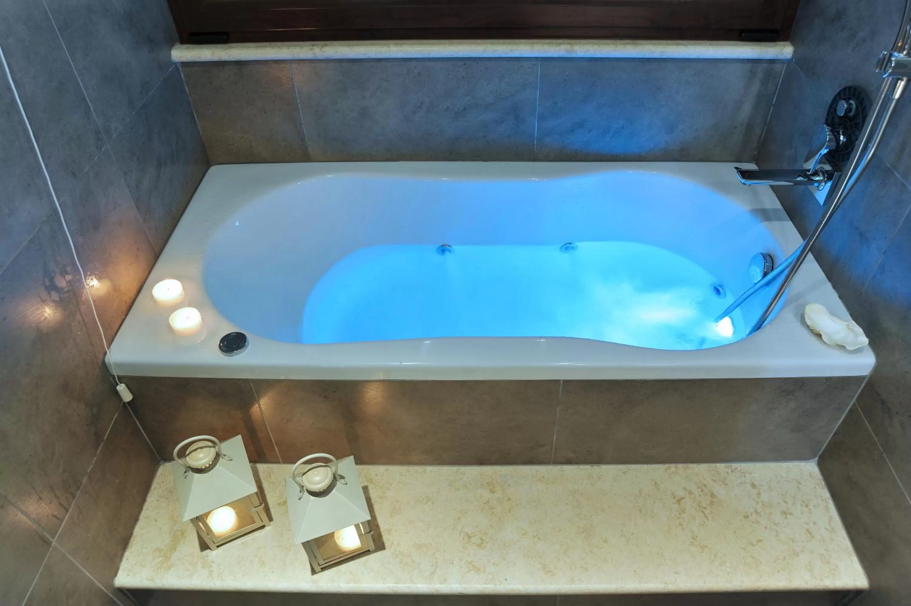 Hot Tub in Fedriades Delphi Hotel