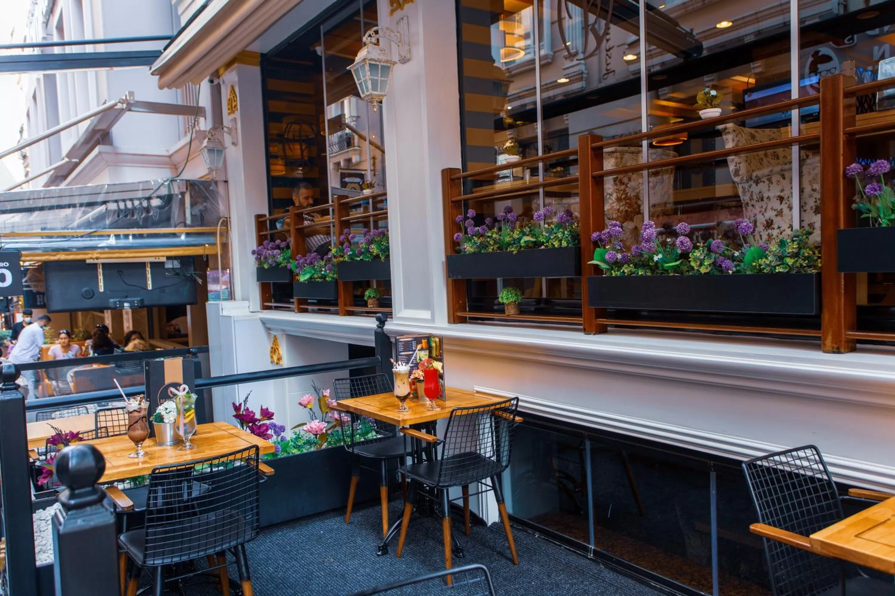 Restaurant/places to eat in Best Nobel Hotel