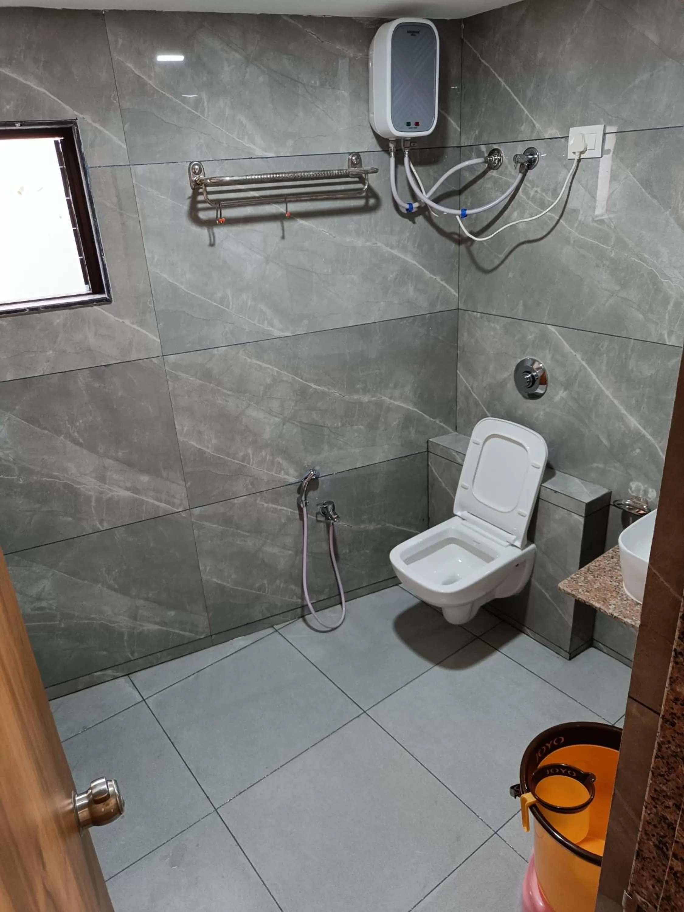 Shower in Hotel Lotus