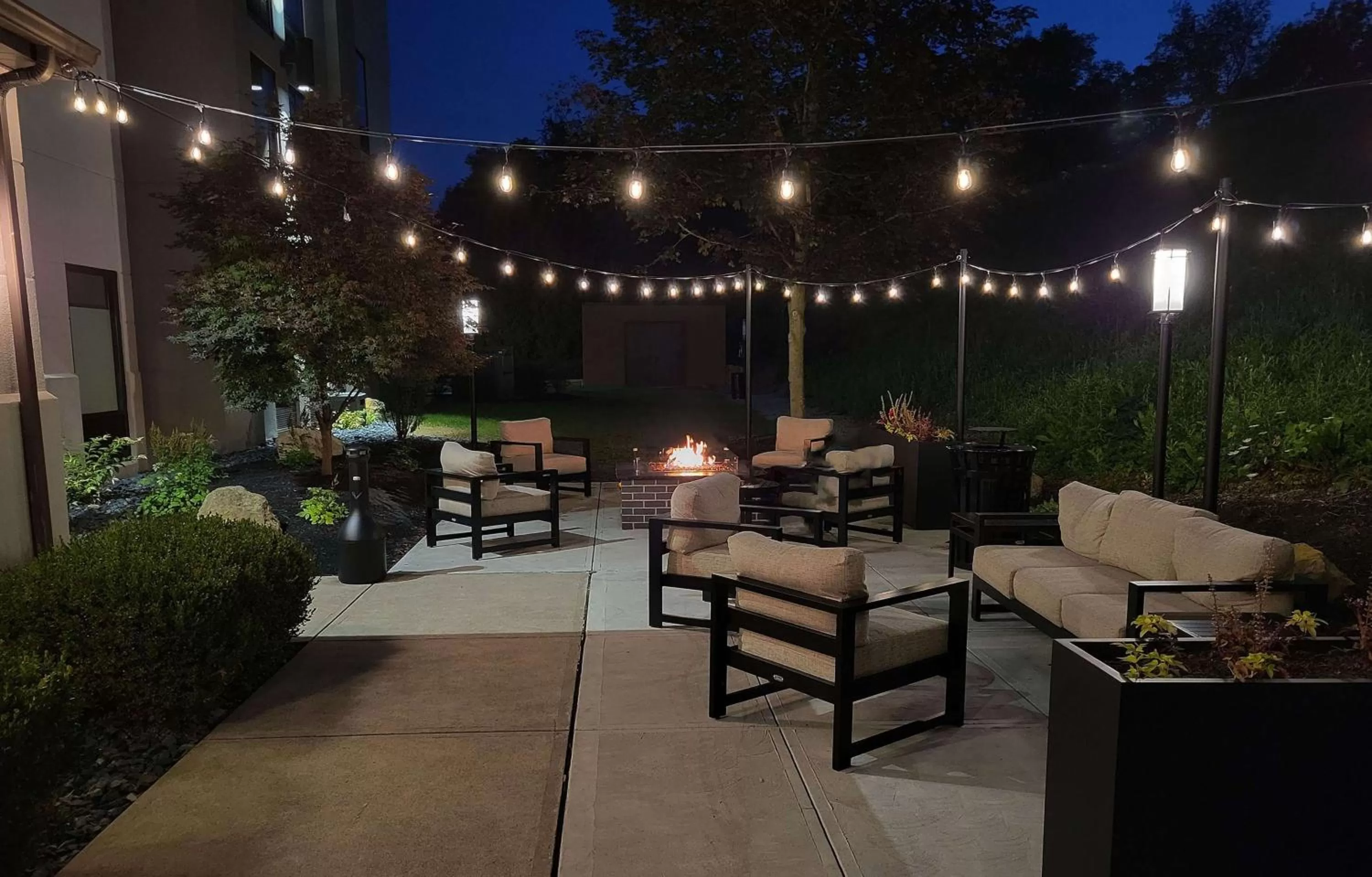 Patio in Hampton Inn Greensburg