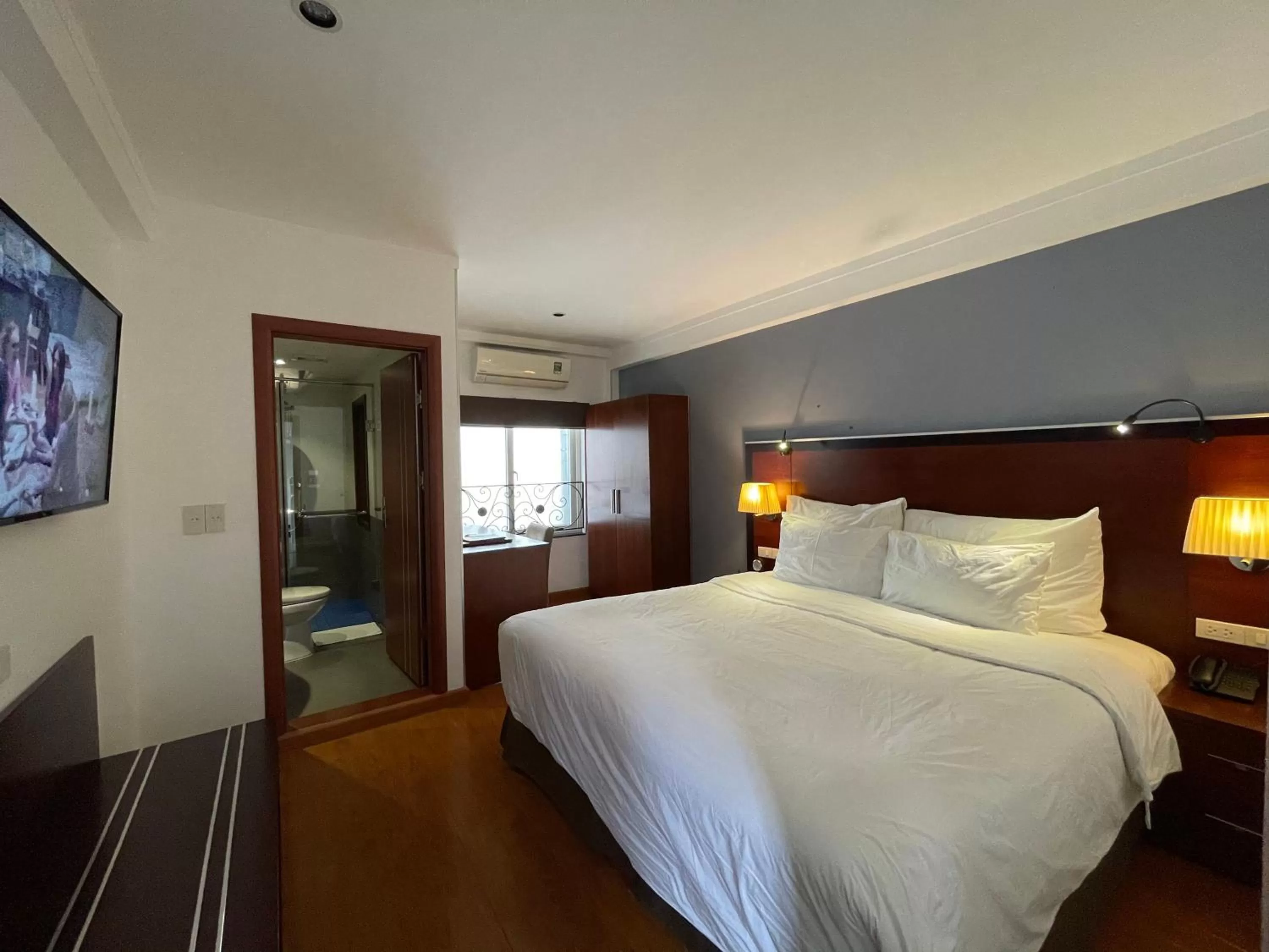 Photo of the whole room, Bed in The Vancouver Hotel - Ninh Binh