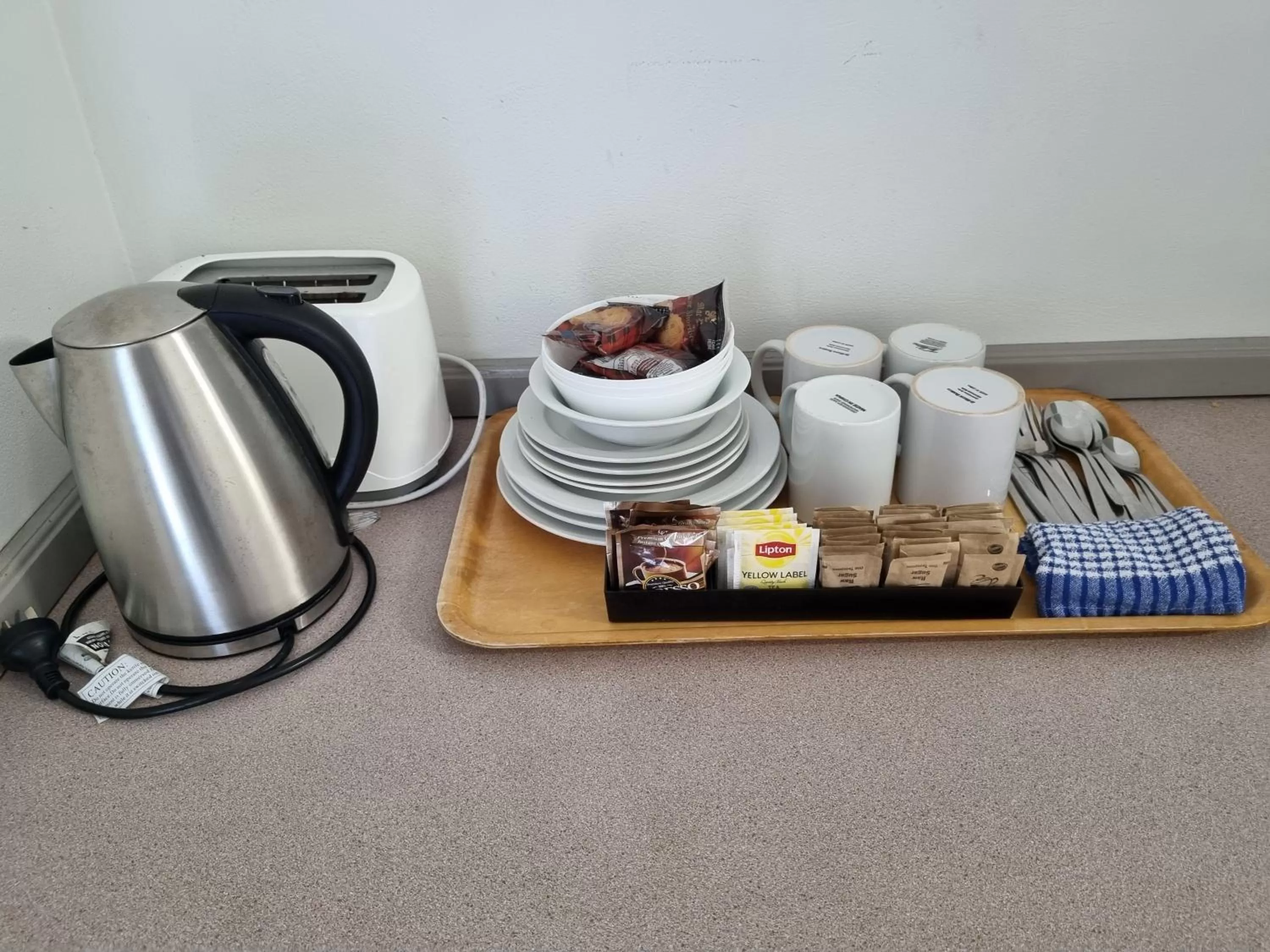Coffee/tea facilities in Park Drive Motel