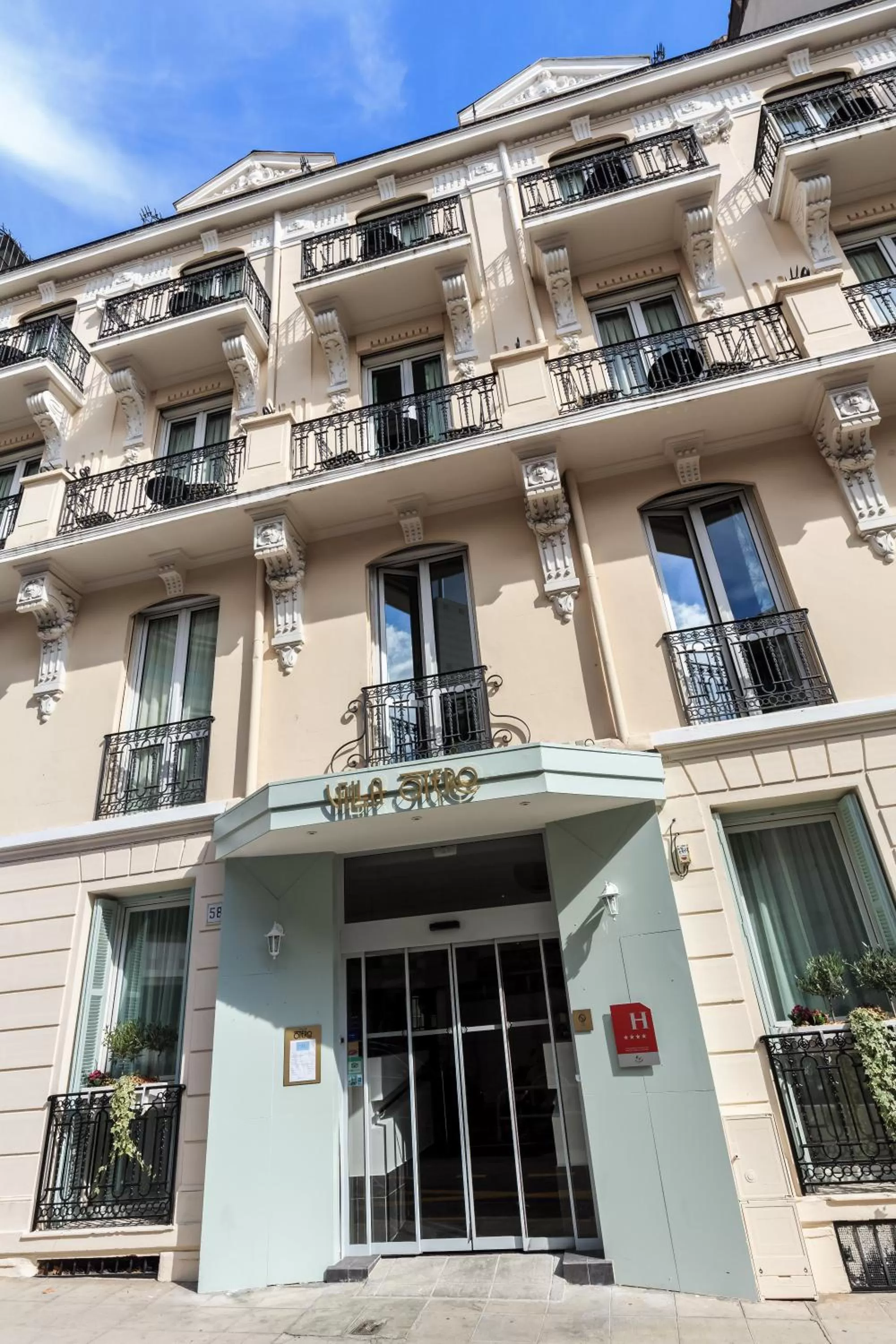 Property building in Villa Otero by Happyculture