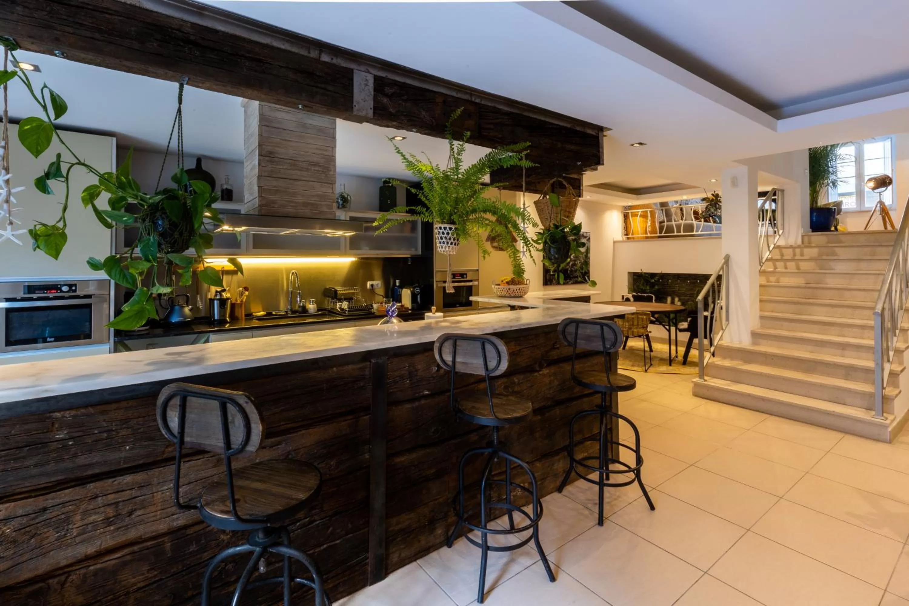 Dining area, Lounge/Bar in Fab's House