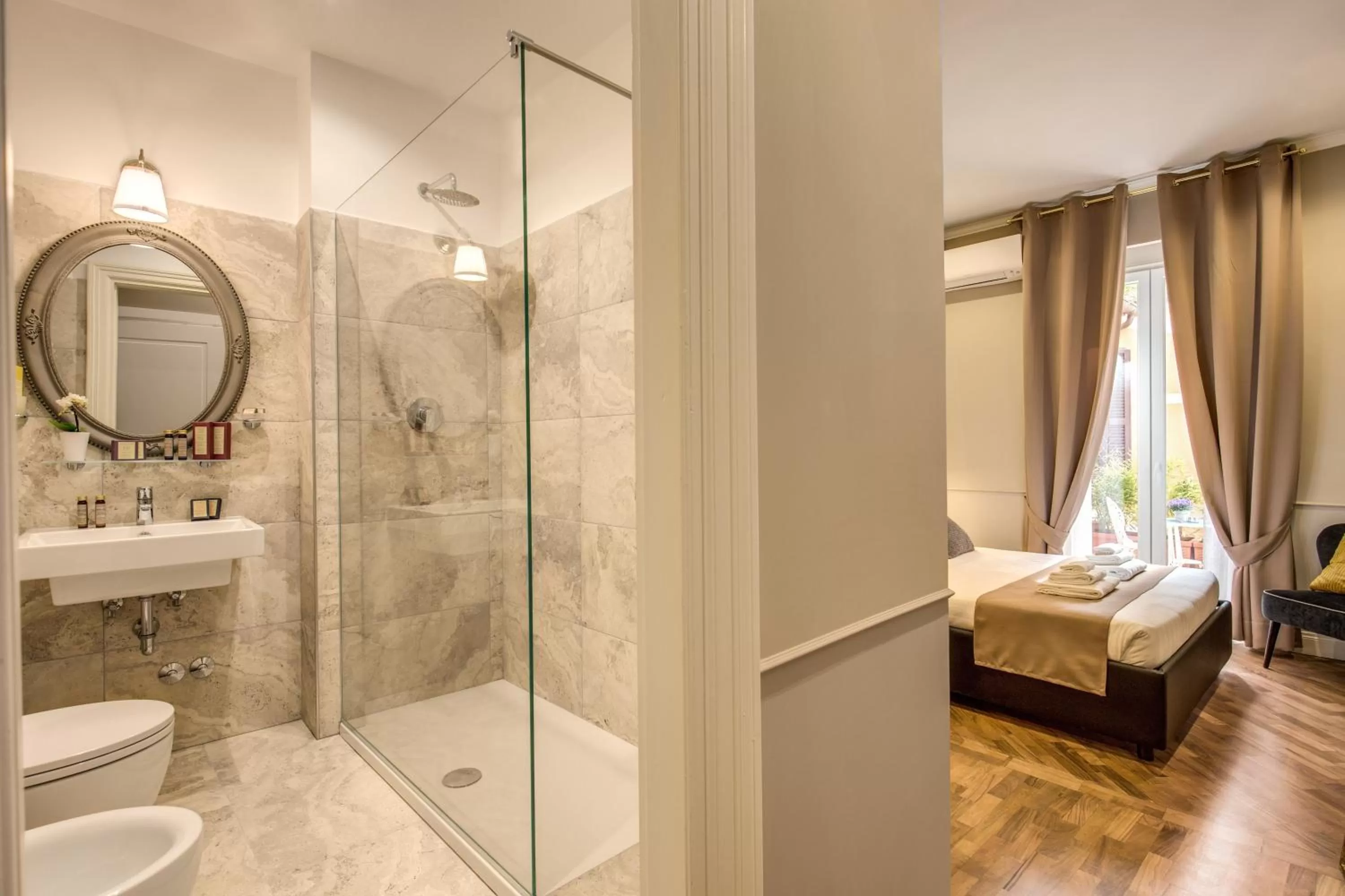 Toilet in Charme Spagna Boutique Hotel