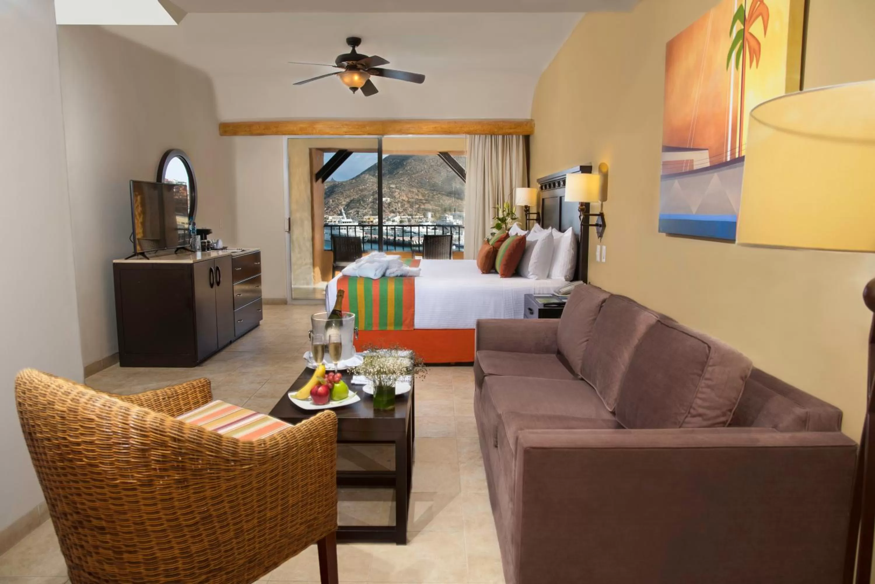 Bed in Hotel Tesoro Los Cabos