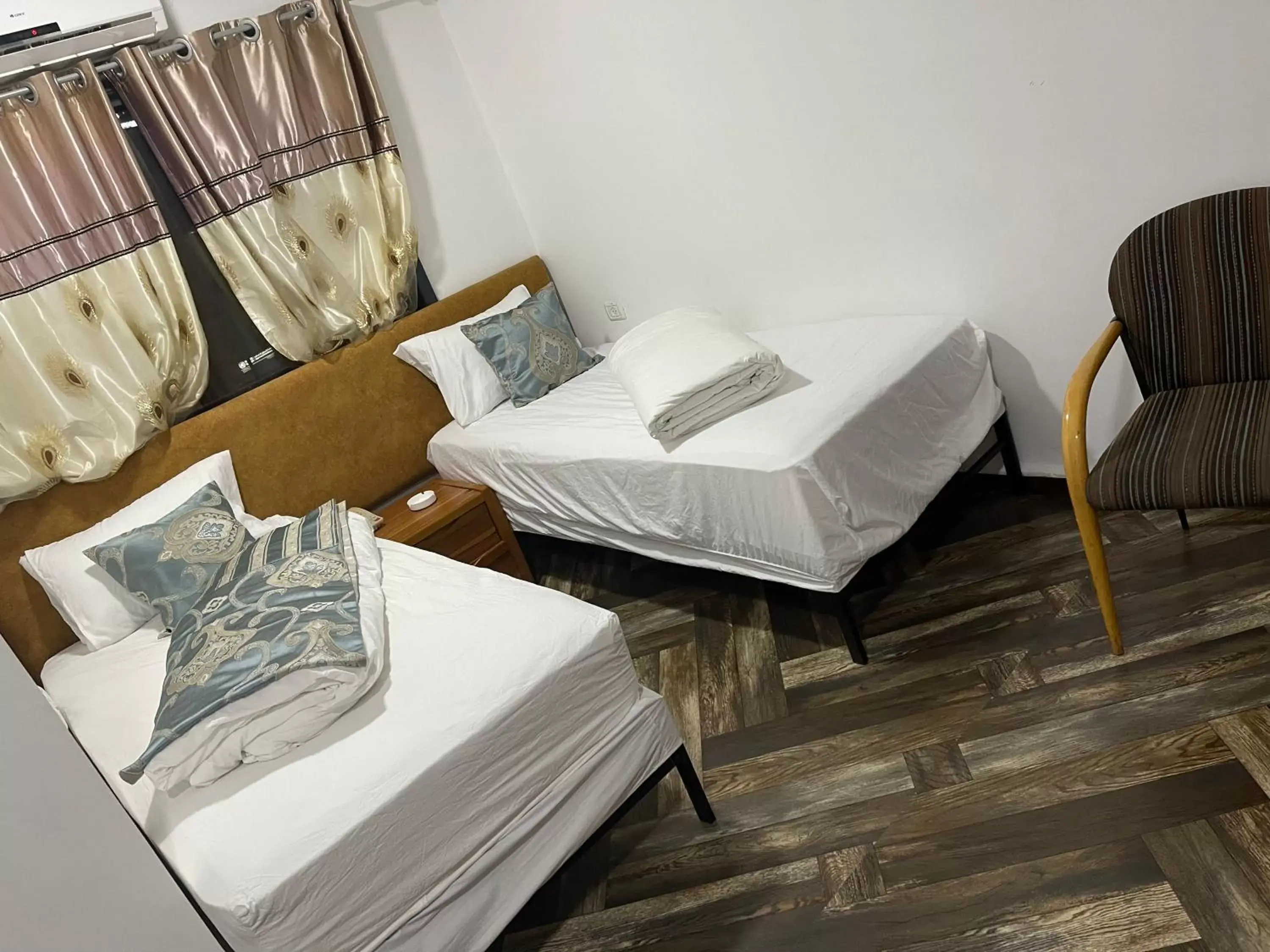 Economy Double Room in MERYLAND Economy Double Room in MERYLAND