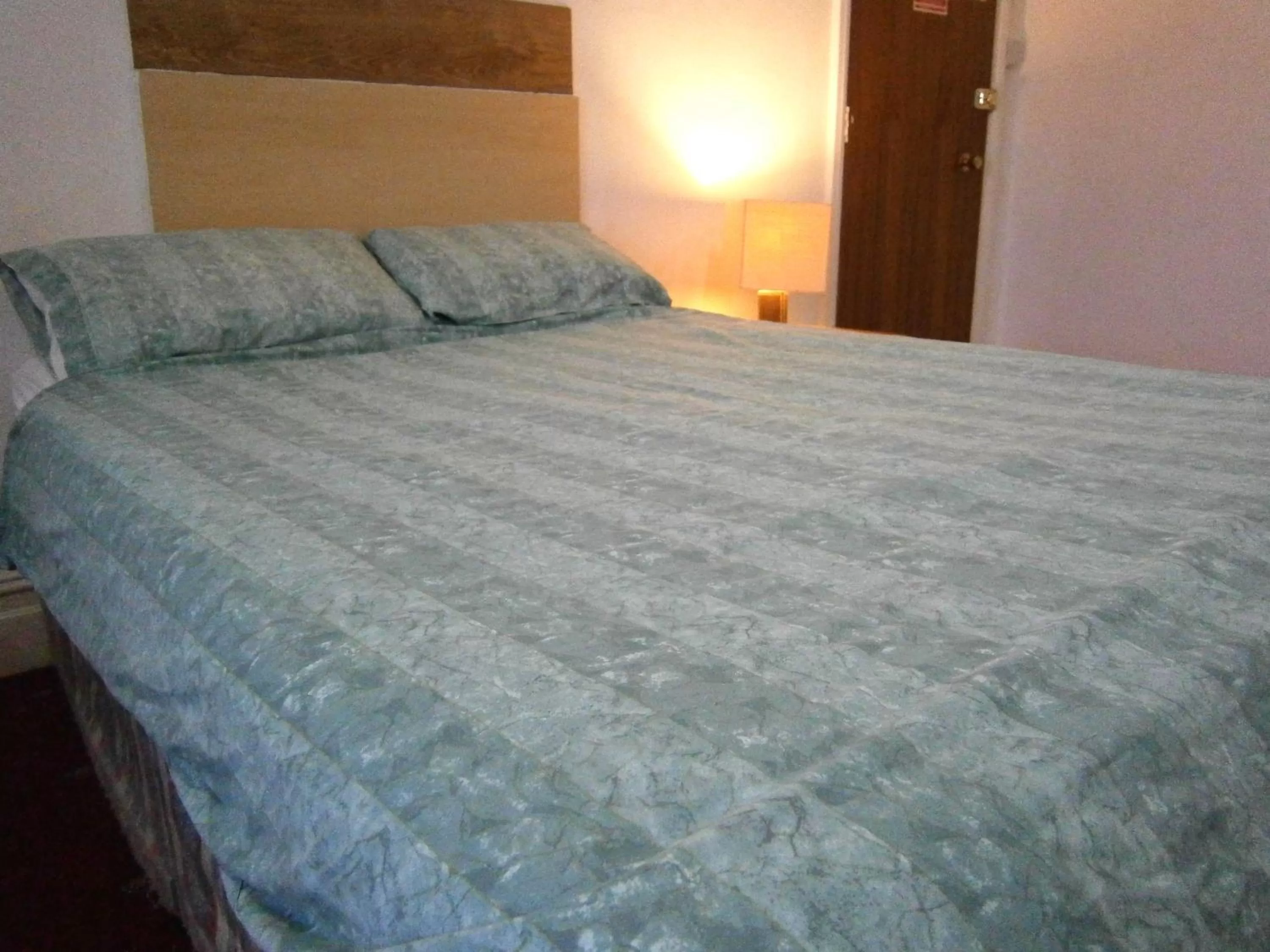 Bed in The Manchester Hotel