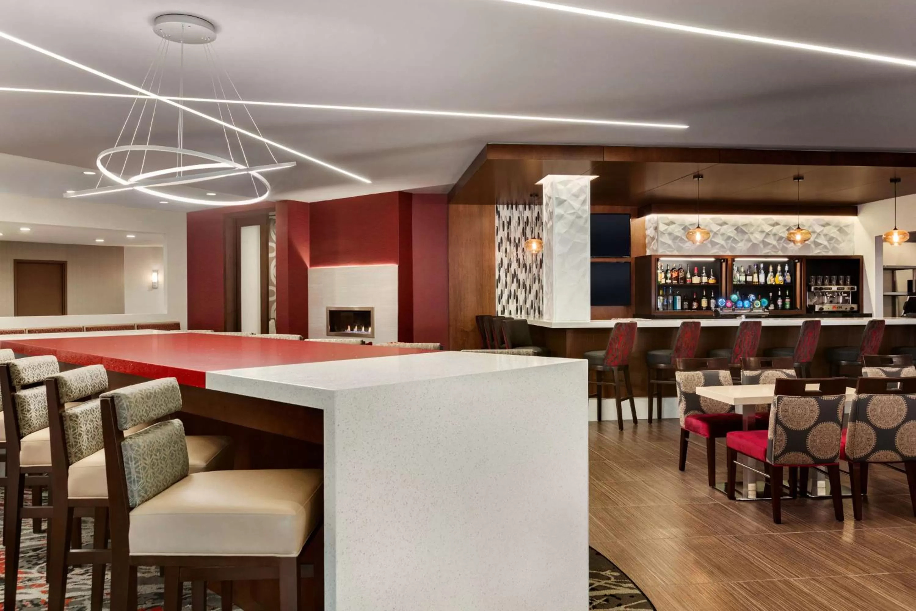 Lounge or bar in DoubleTree by Hilton Hotel Toronto Airport West