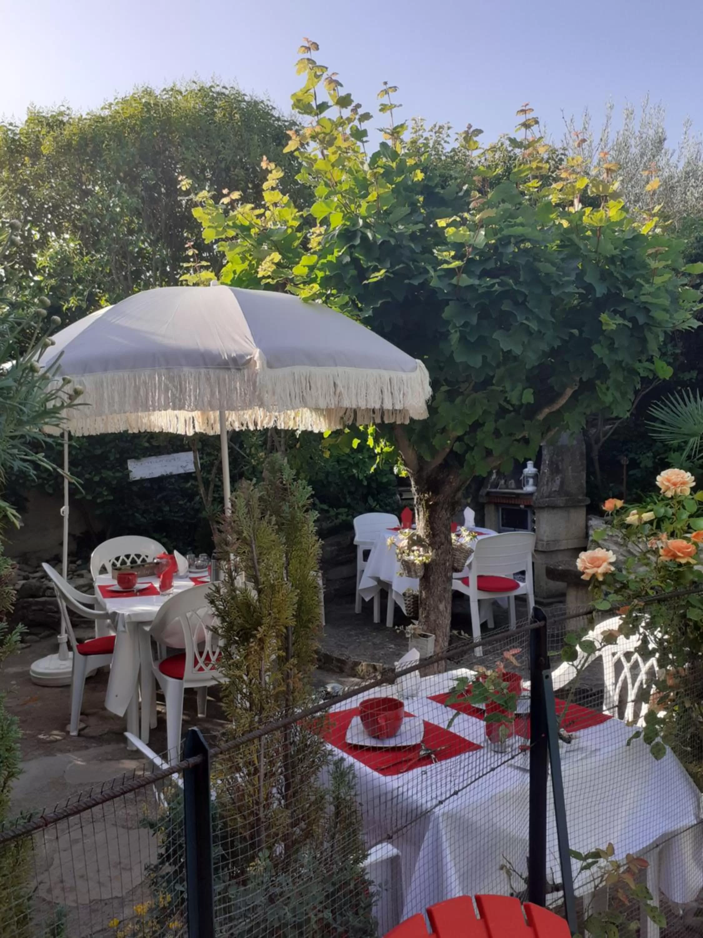 Restaurant/Places to Eat in La Sapiniére -chambres climatisées