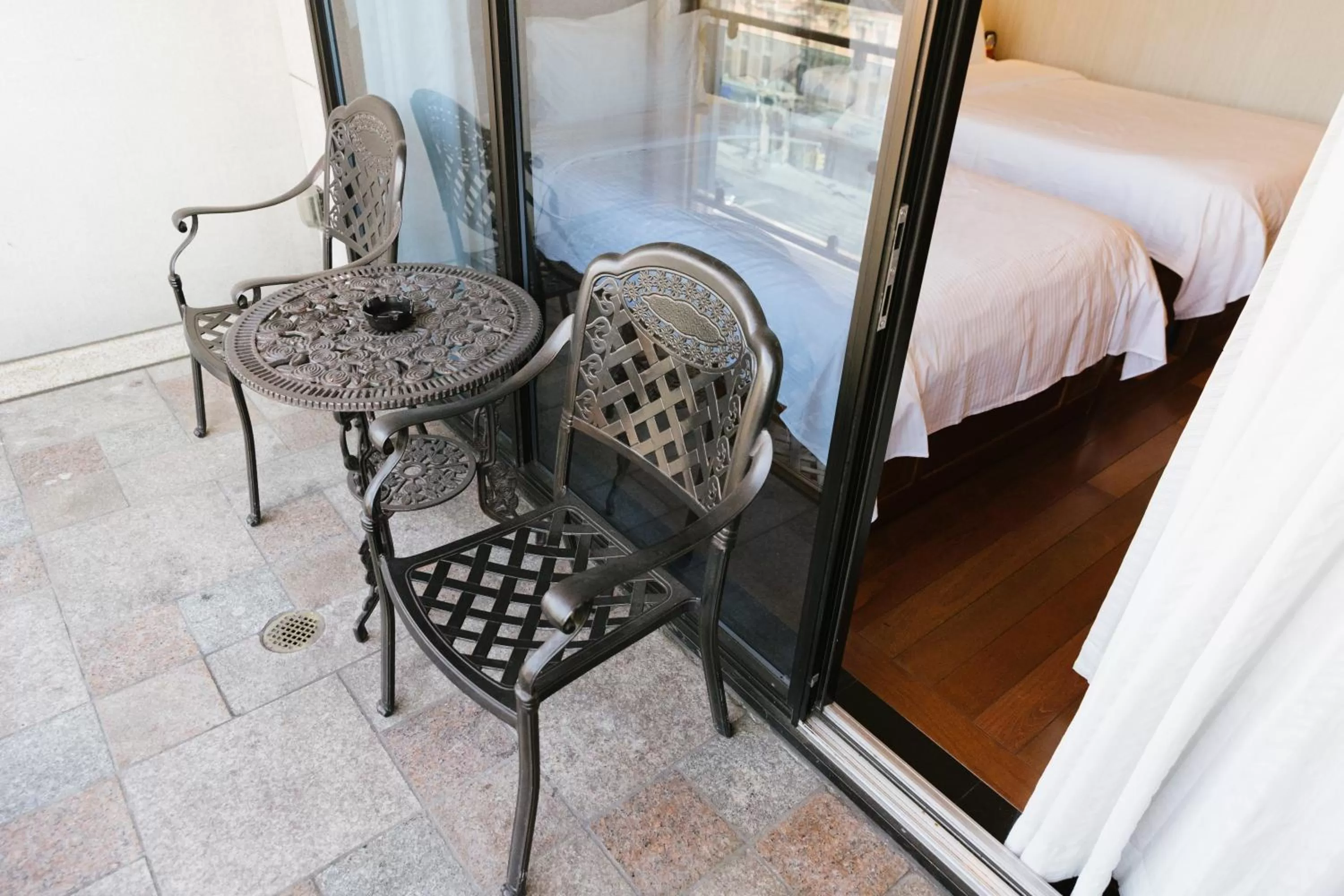 Bed in The Allen Hotel