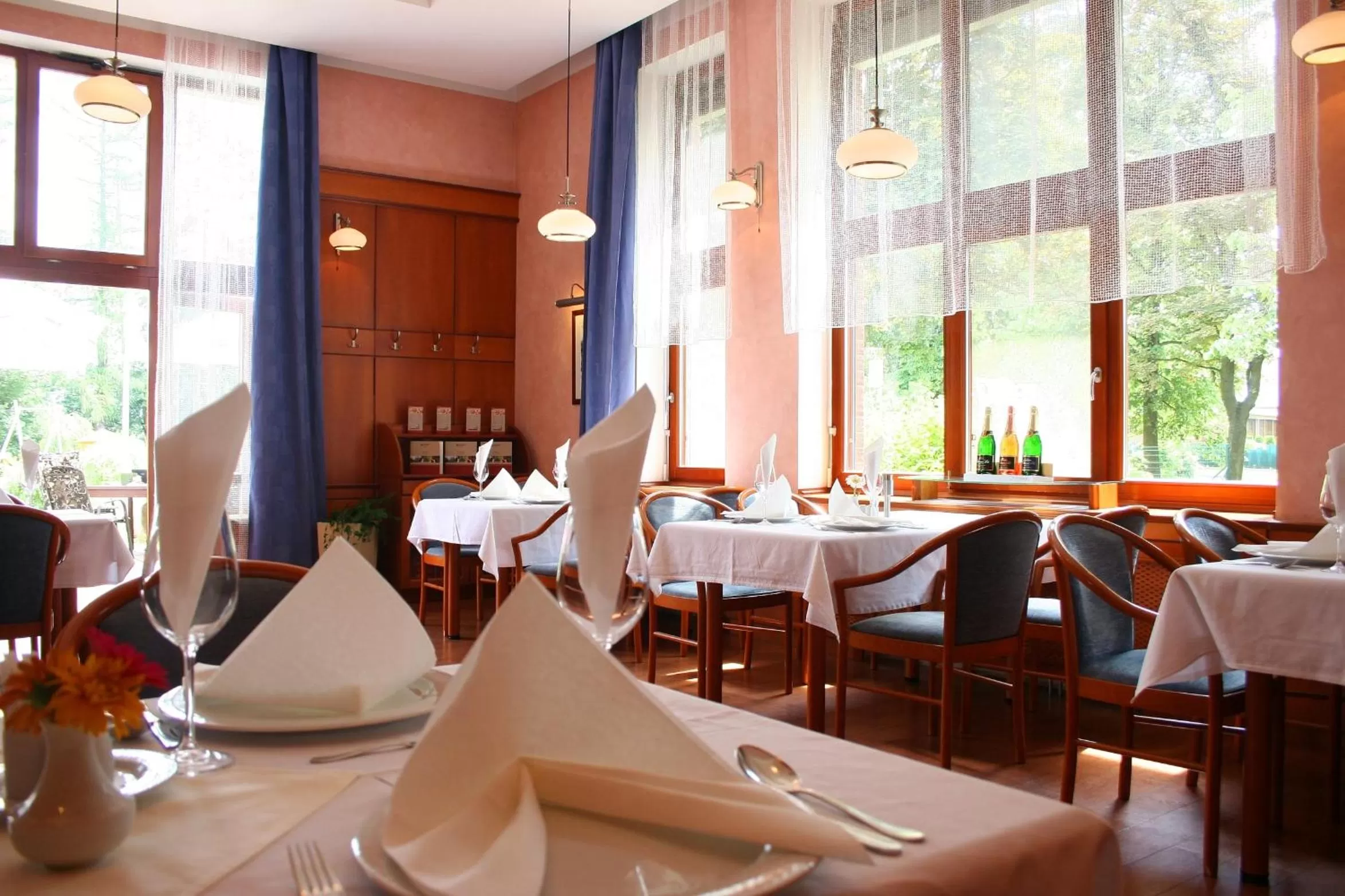 Restaurant/places to eat in April hotel Panorama