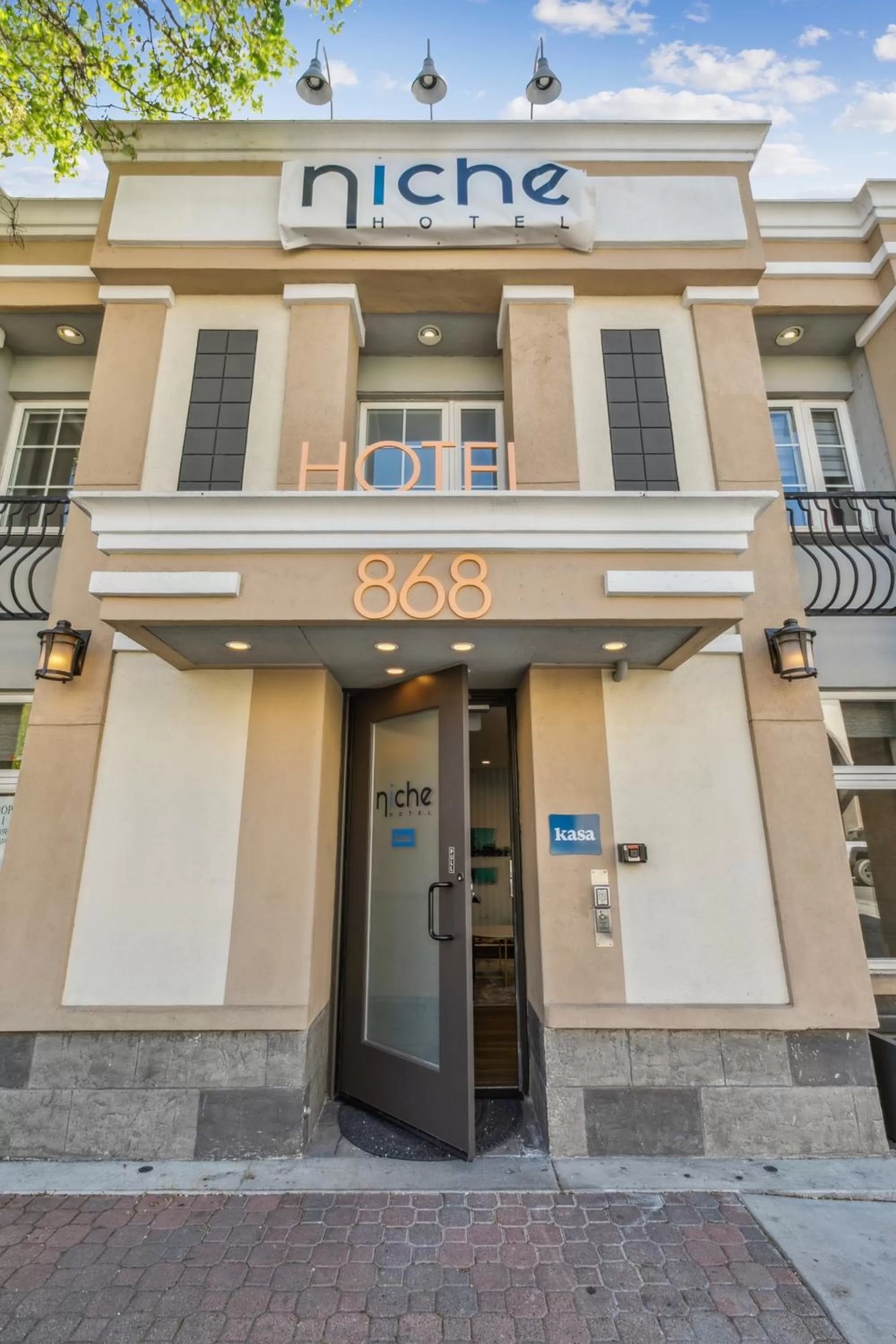 Property building in Kasa Niche Hotel Redwood City