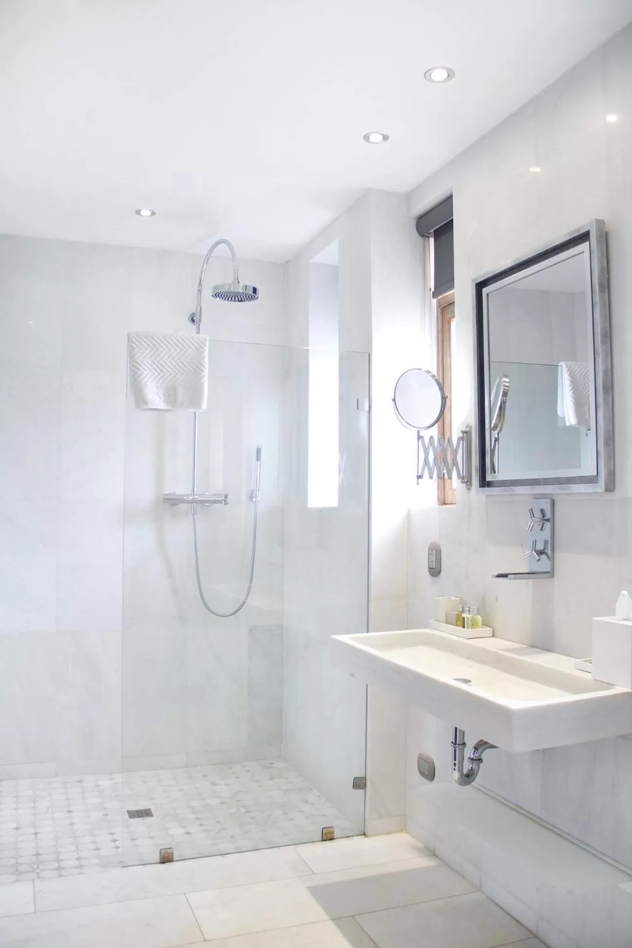 Shower in Billini Hotel, Historic Luxury