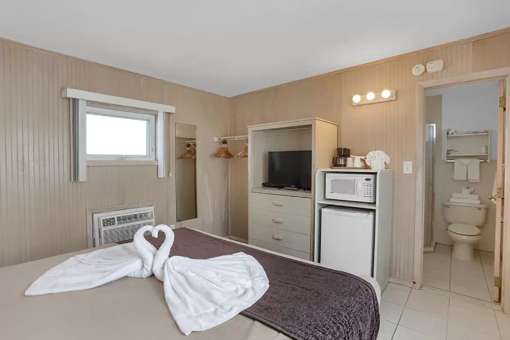 Bed in Heart of Wildwood Boardwalk Motel