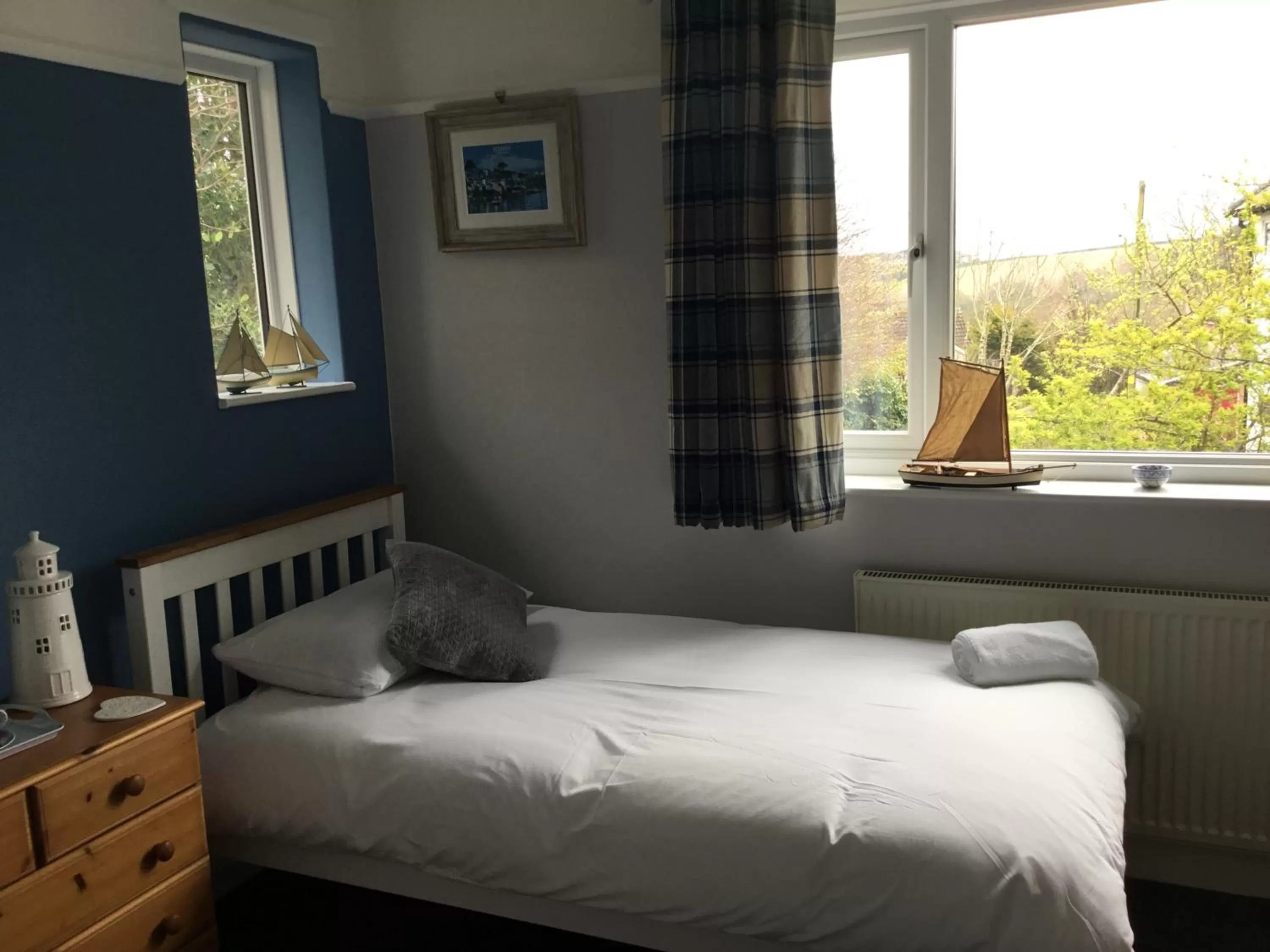 Bed in TRETHEWEY GUEST HOUSE