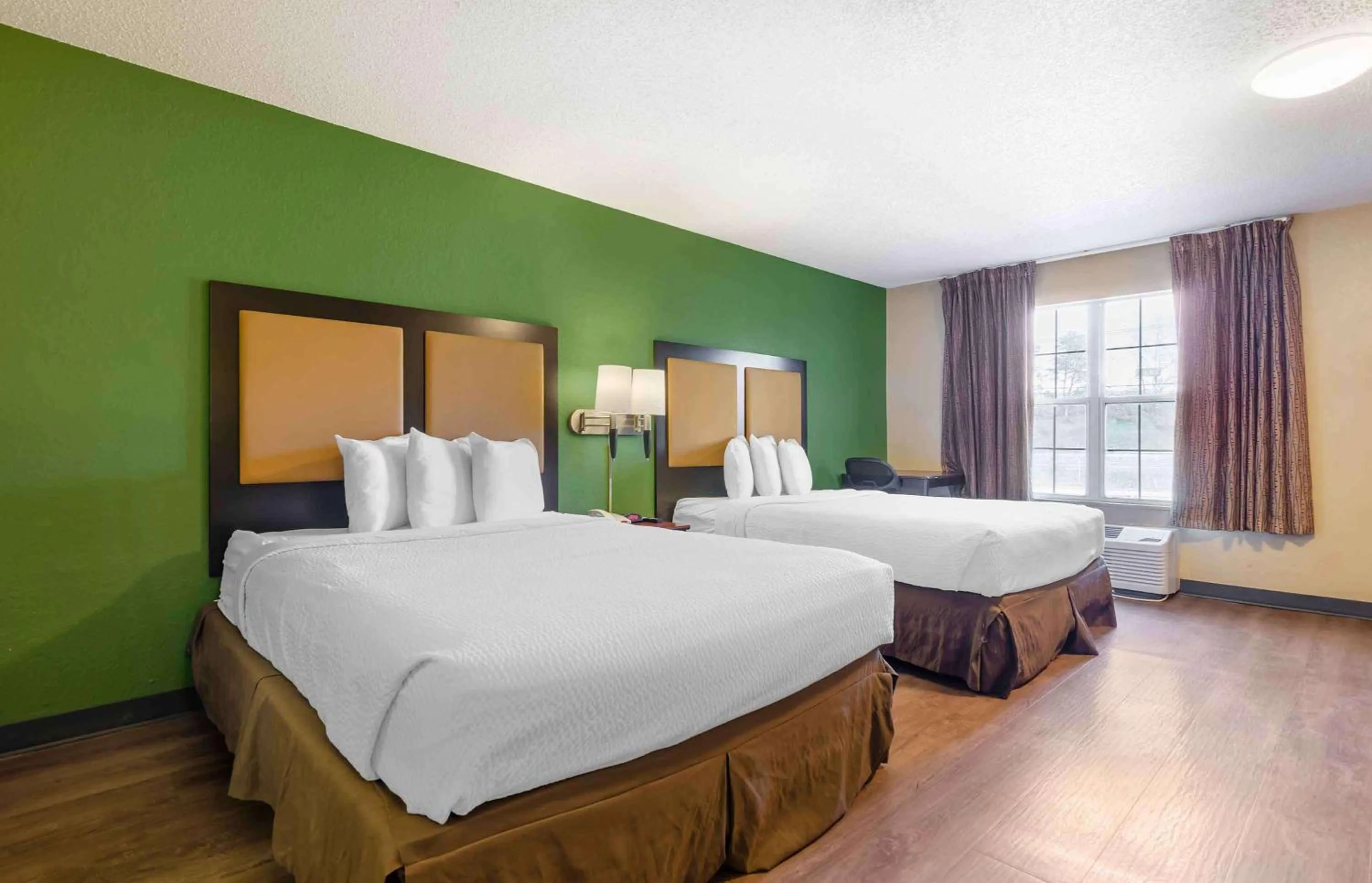 Bedroom, Bed in Extended Stay America Select Suites - Roanoke - Airport