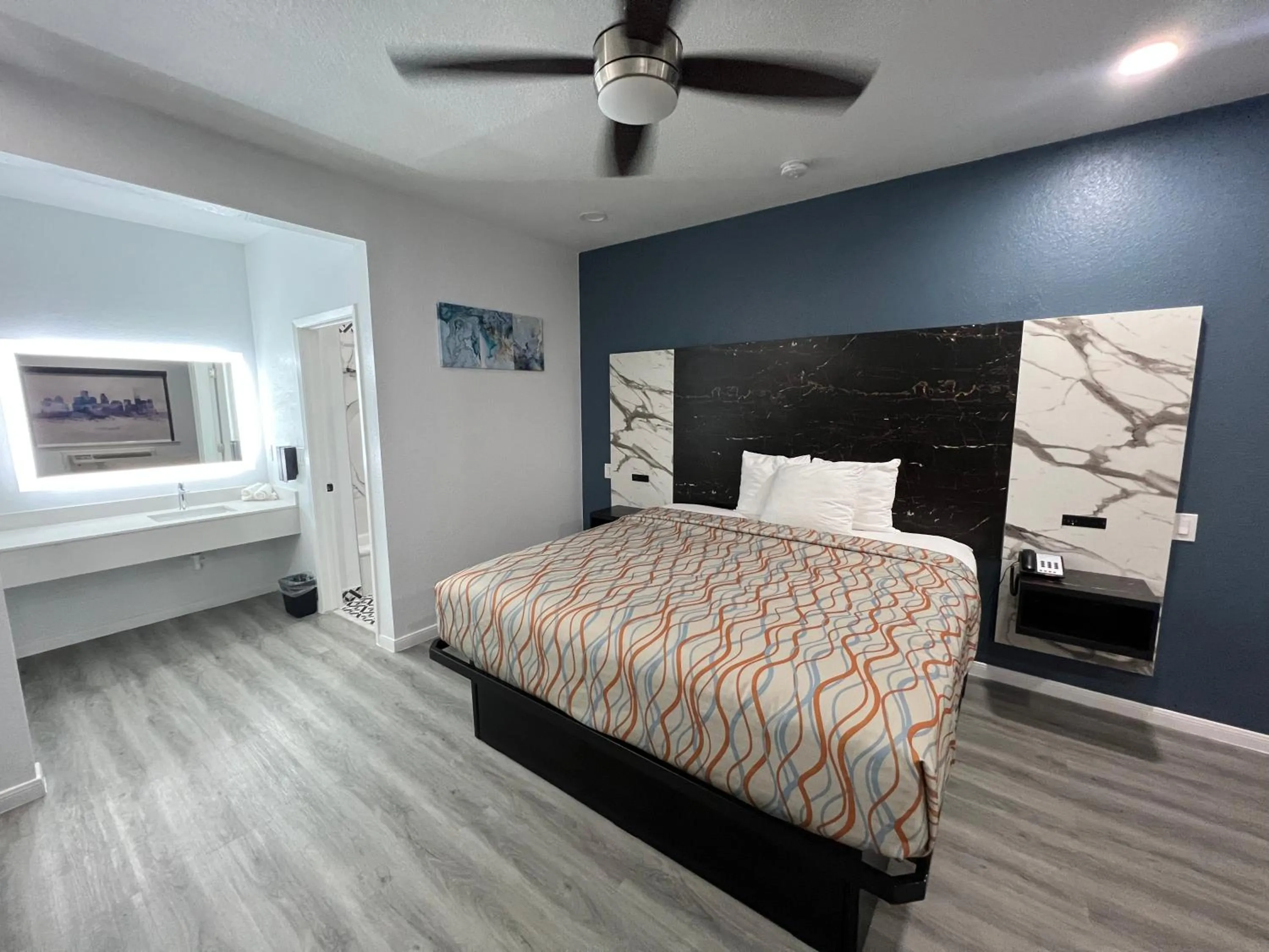 Bedroom, Bed in Grand Villa Inn Galleria