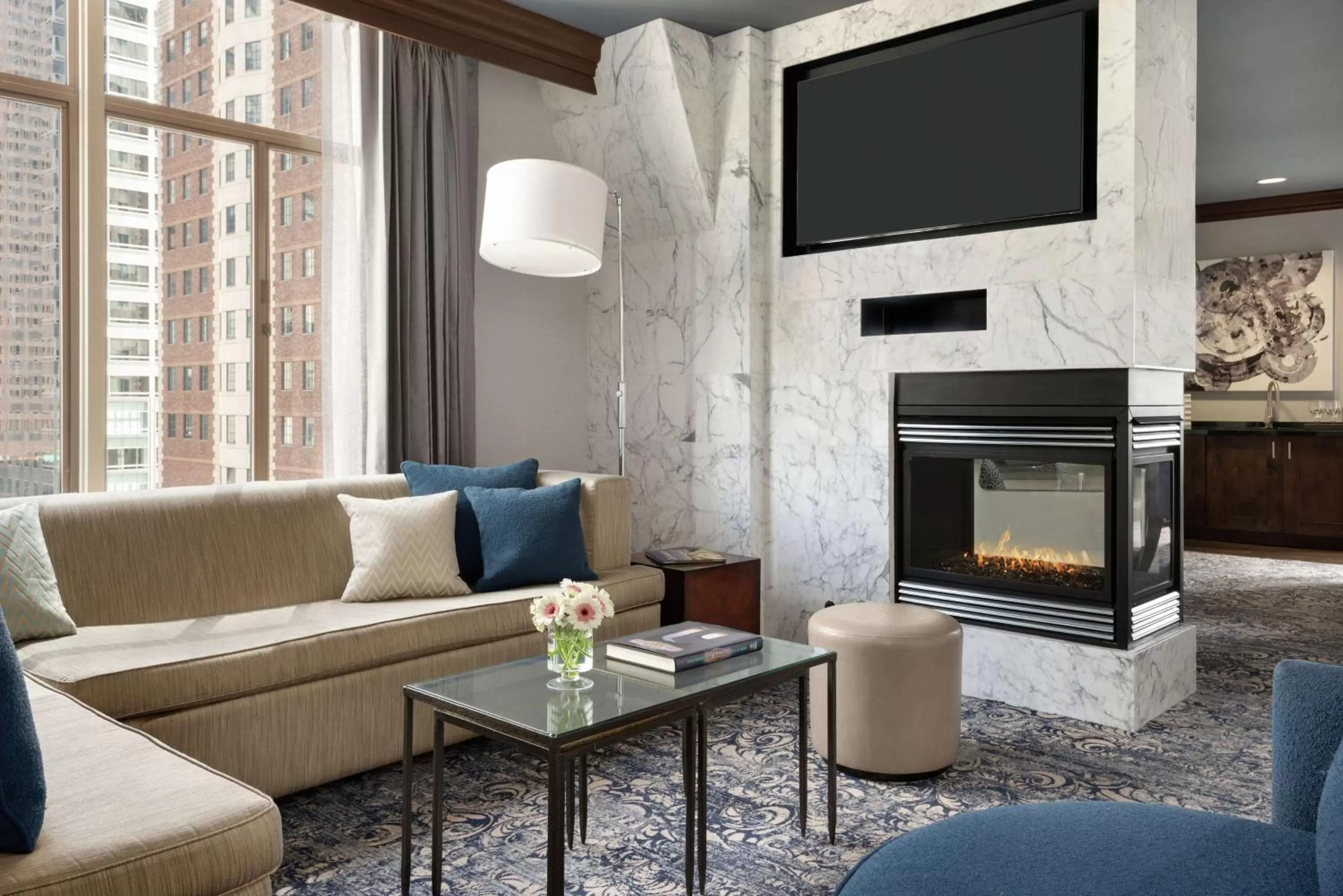 Bedroom in Hilton Checkers Los Angeles