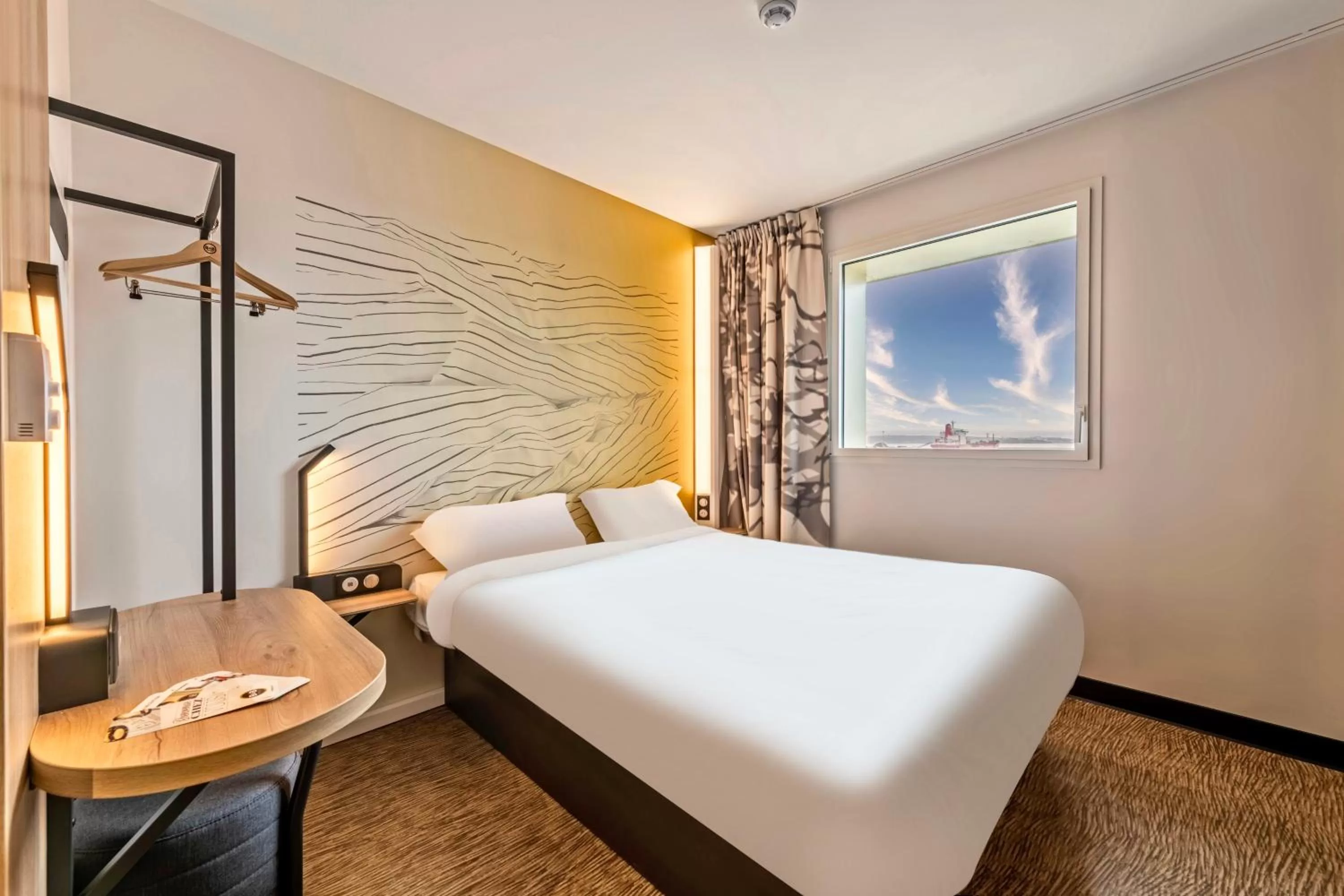 Bed in B&B HOTEL Brest Centre Port de Commerce