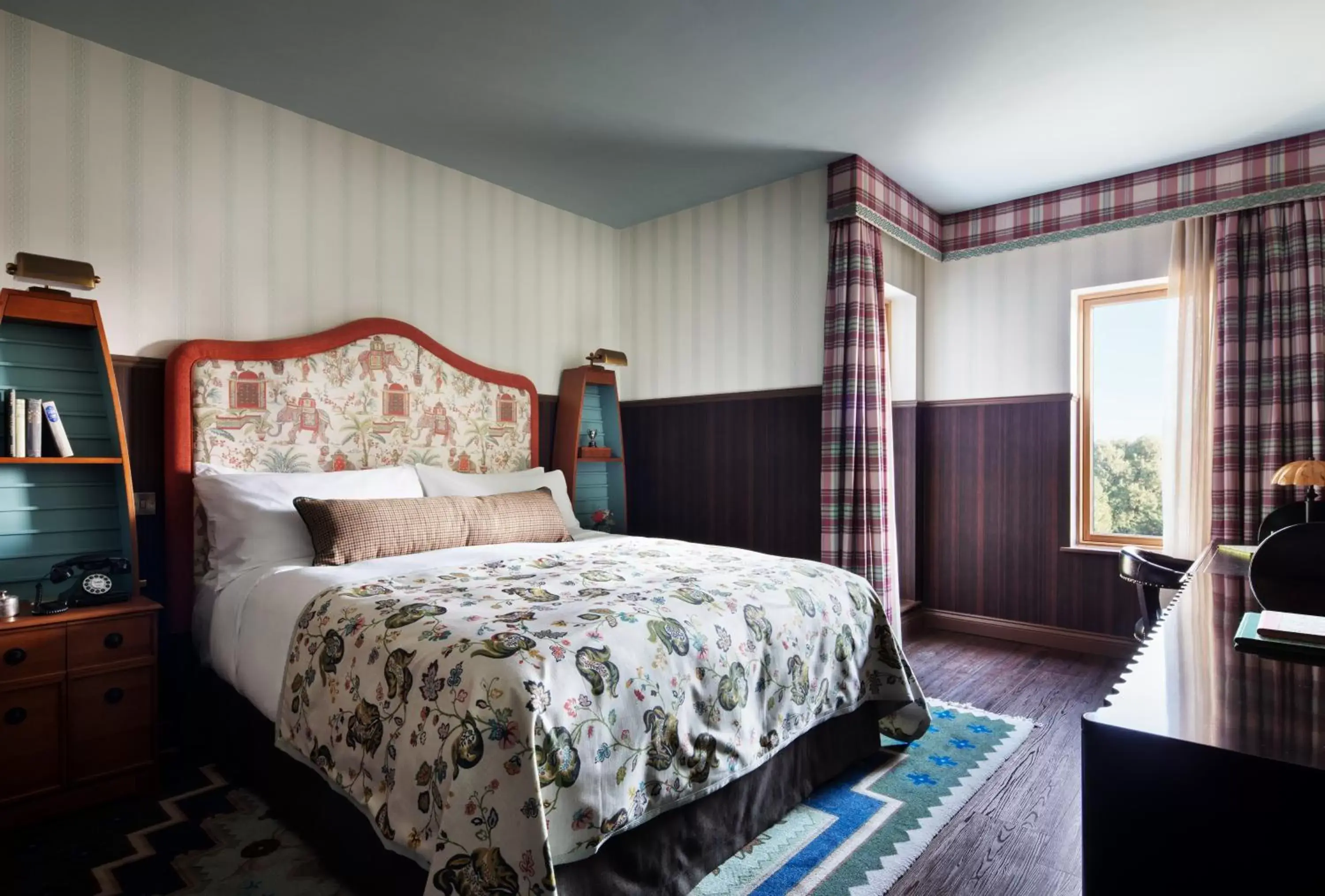 Standard King Room in Graduate by Hilton Cambridge Standard King Room in Graduate by Hilton Cambridge