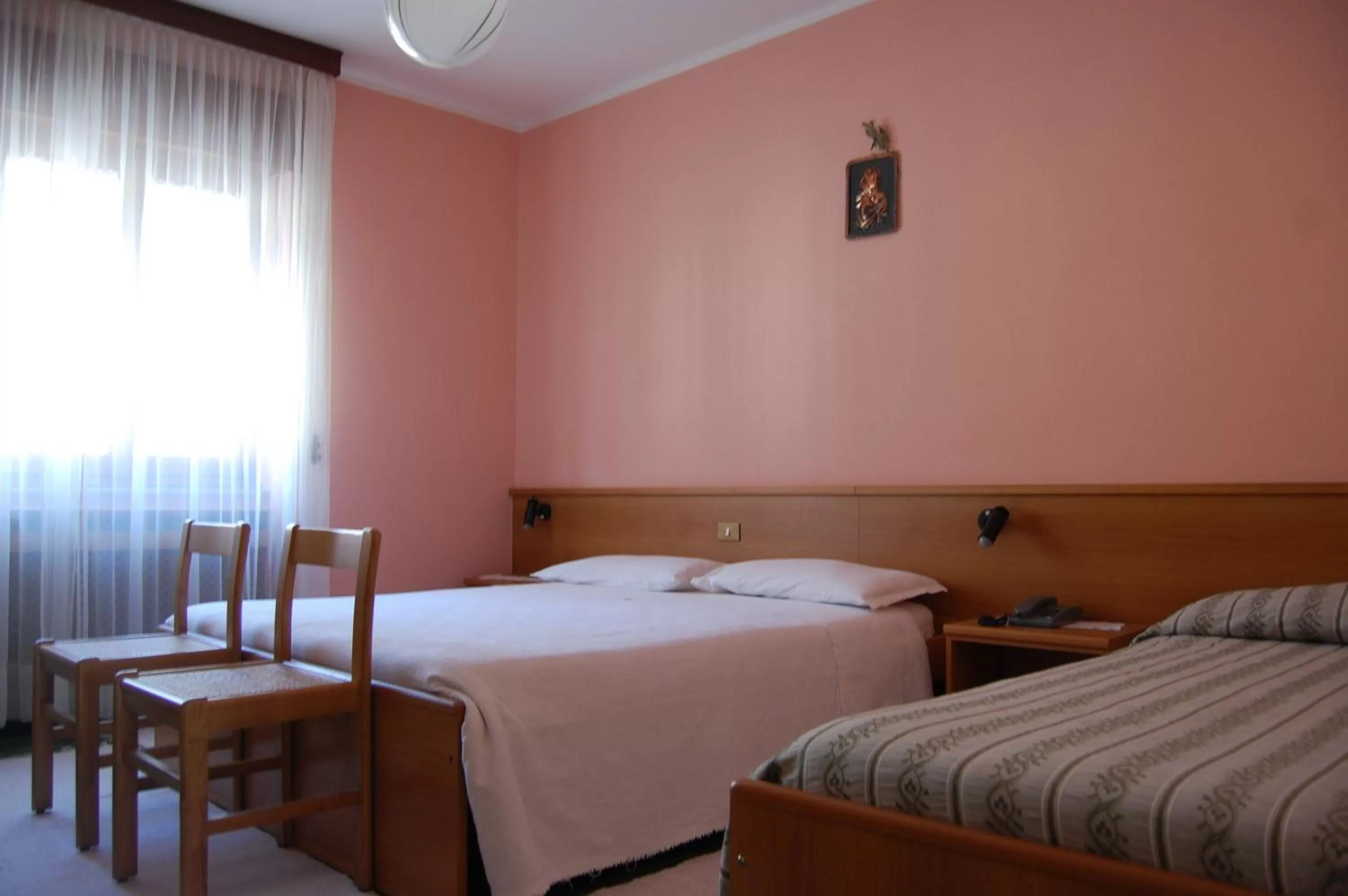 Bed in Albergo Motel Dosdè B&B