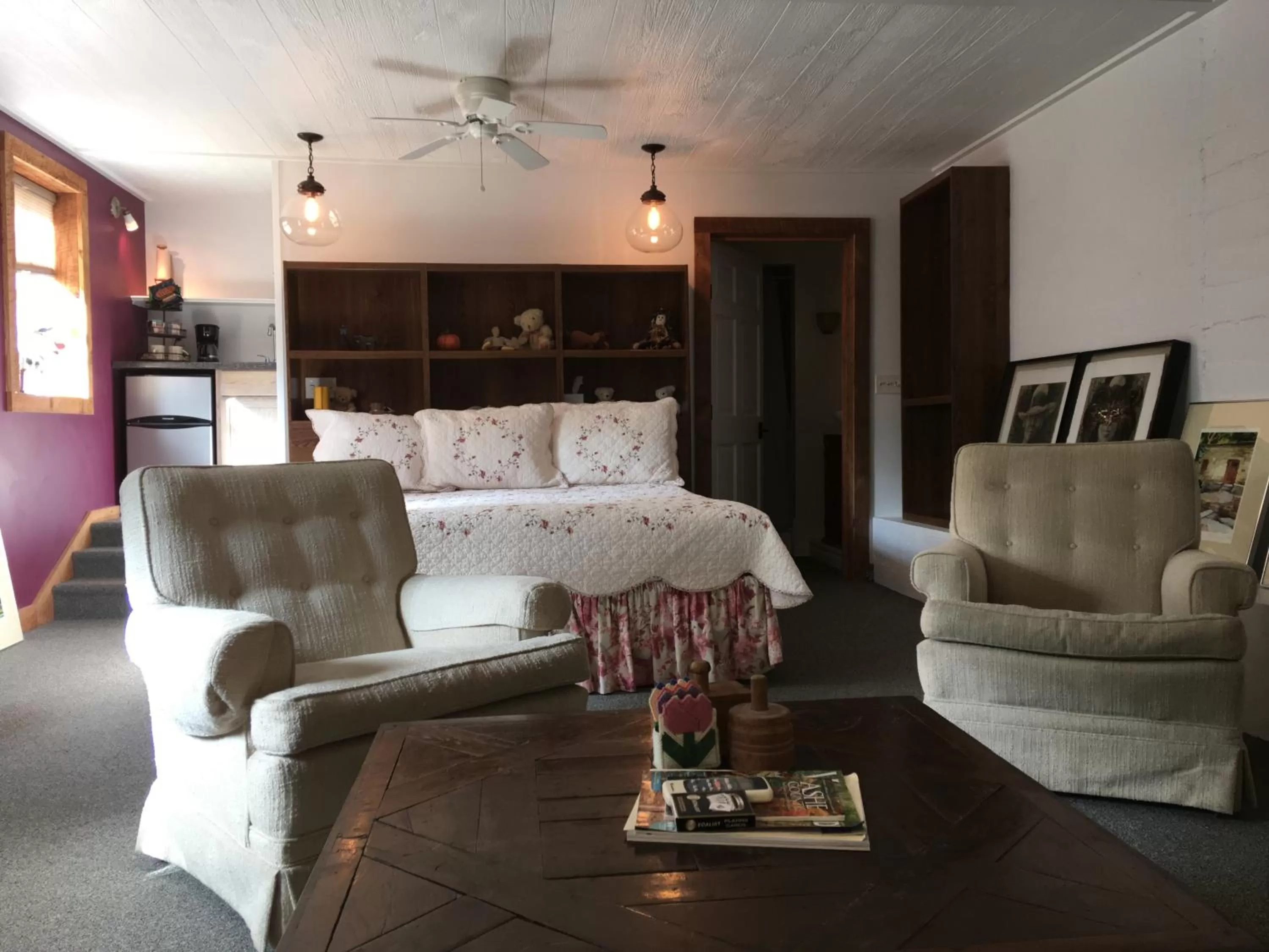 Bed in River House Inn