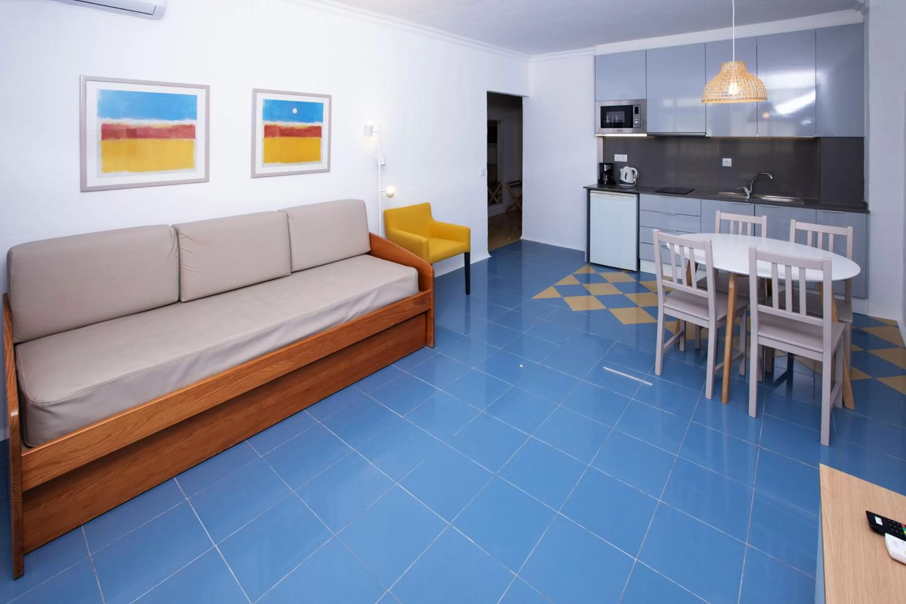 Kitchen or kitchenette in Hotel Apartamento Foz Atlantida